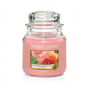 Свеча средняя в стеклянной банке "Солнечная абрикосовая роза" Sun-drenched apricot rose 411 гр 65-90 YANKEE CANDLE  268015 Розовый