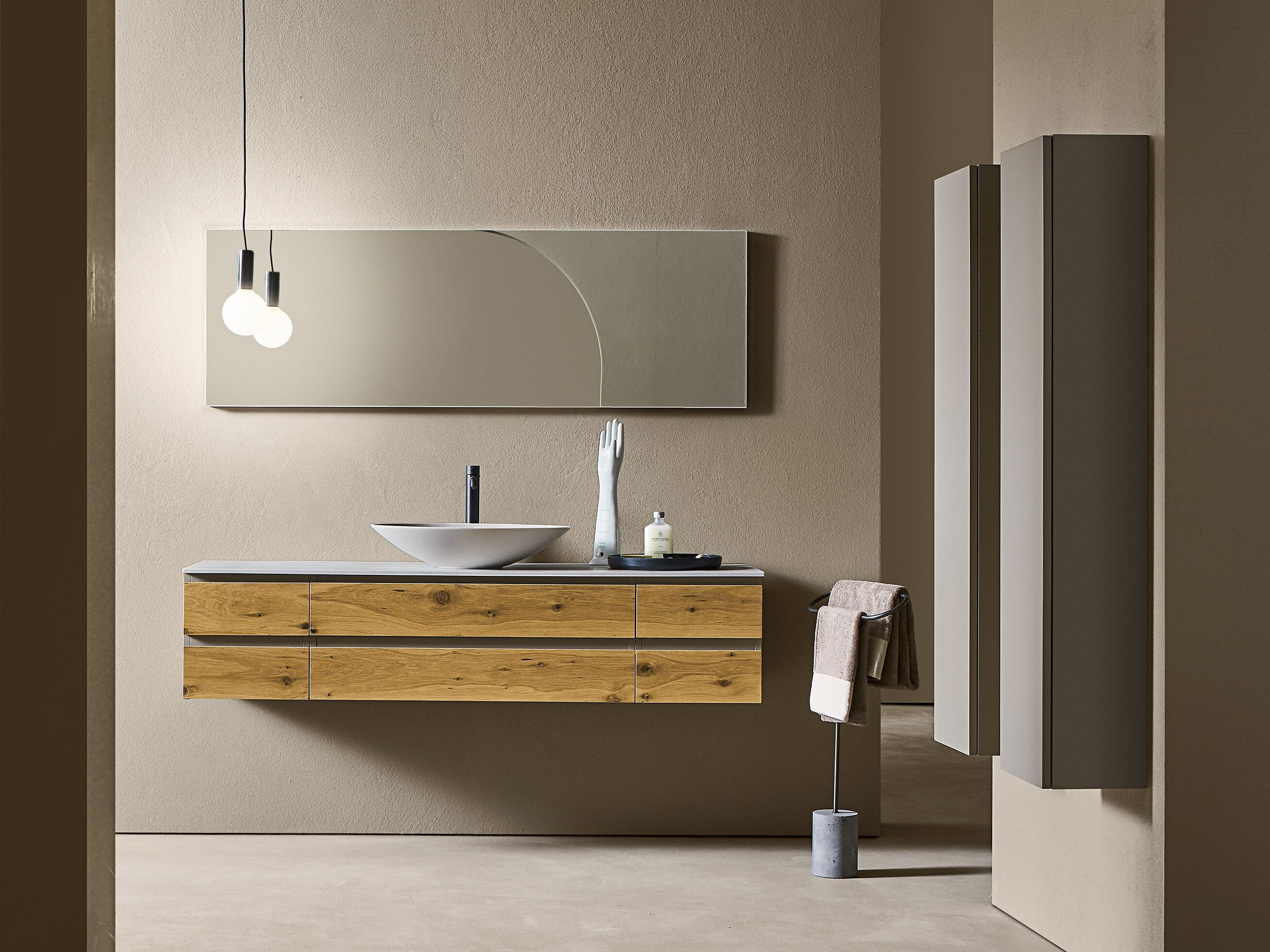 Состав ванной комнаты с подвесным умывальником, держателем для полотенец и зеркалом Pirovano Midi ARCH-00125878 - Вид №1