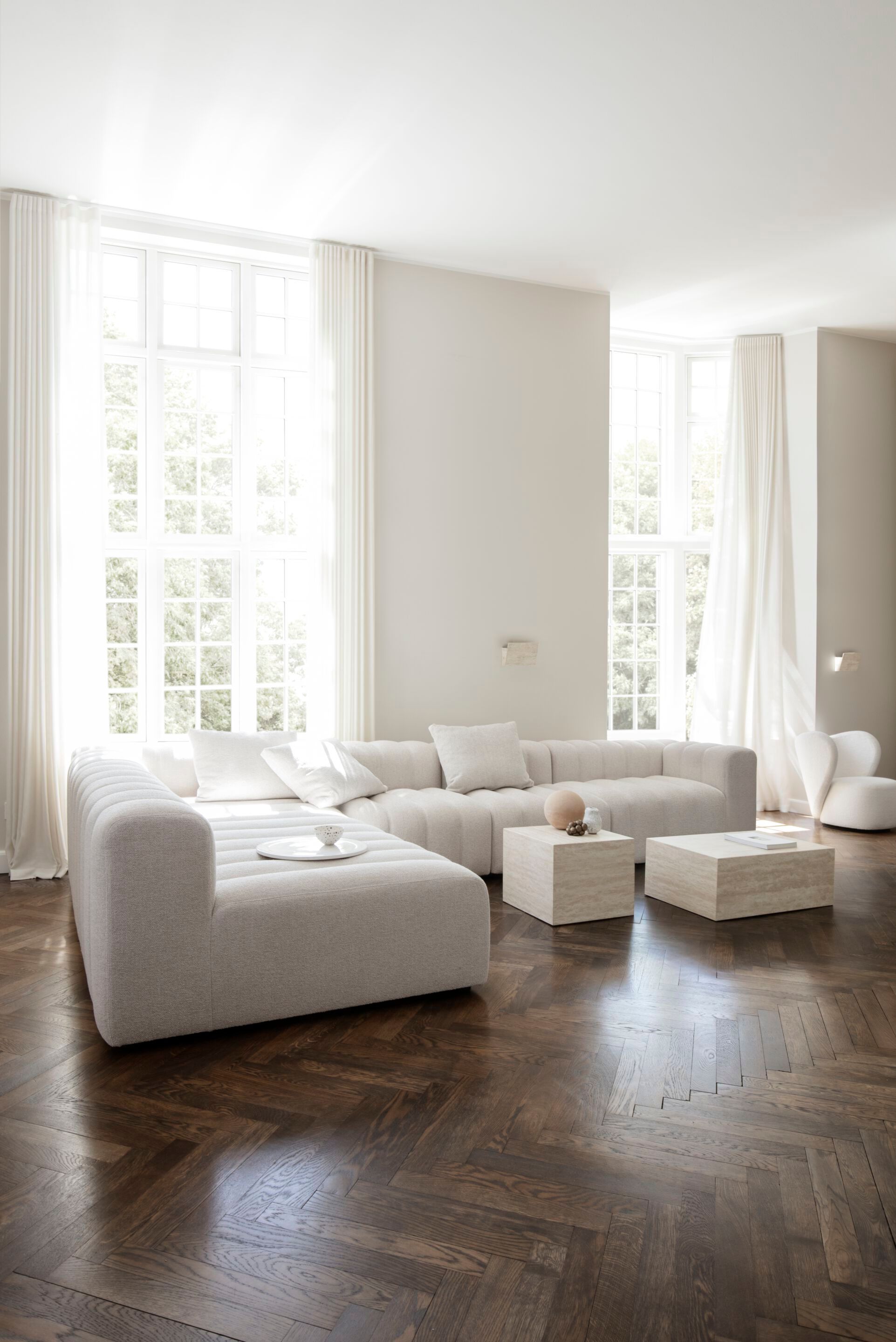 Кресло из ткани living с короткими подлокотниками NORR11 студия ARCH-00058488 - Вид №4