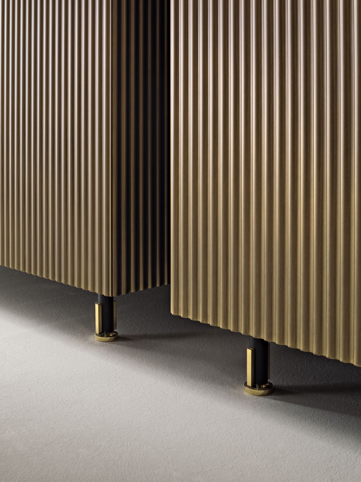 Деревянный шкаф с распашными дверцами Capo d’Opera Aero ARCH-00042096 - Вид №1