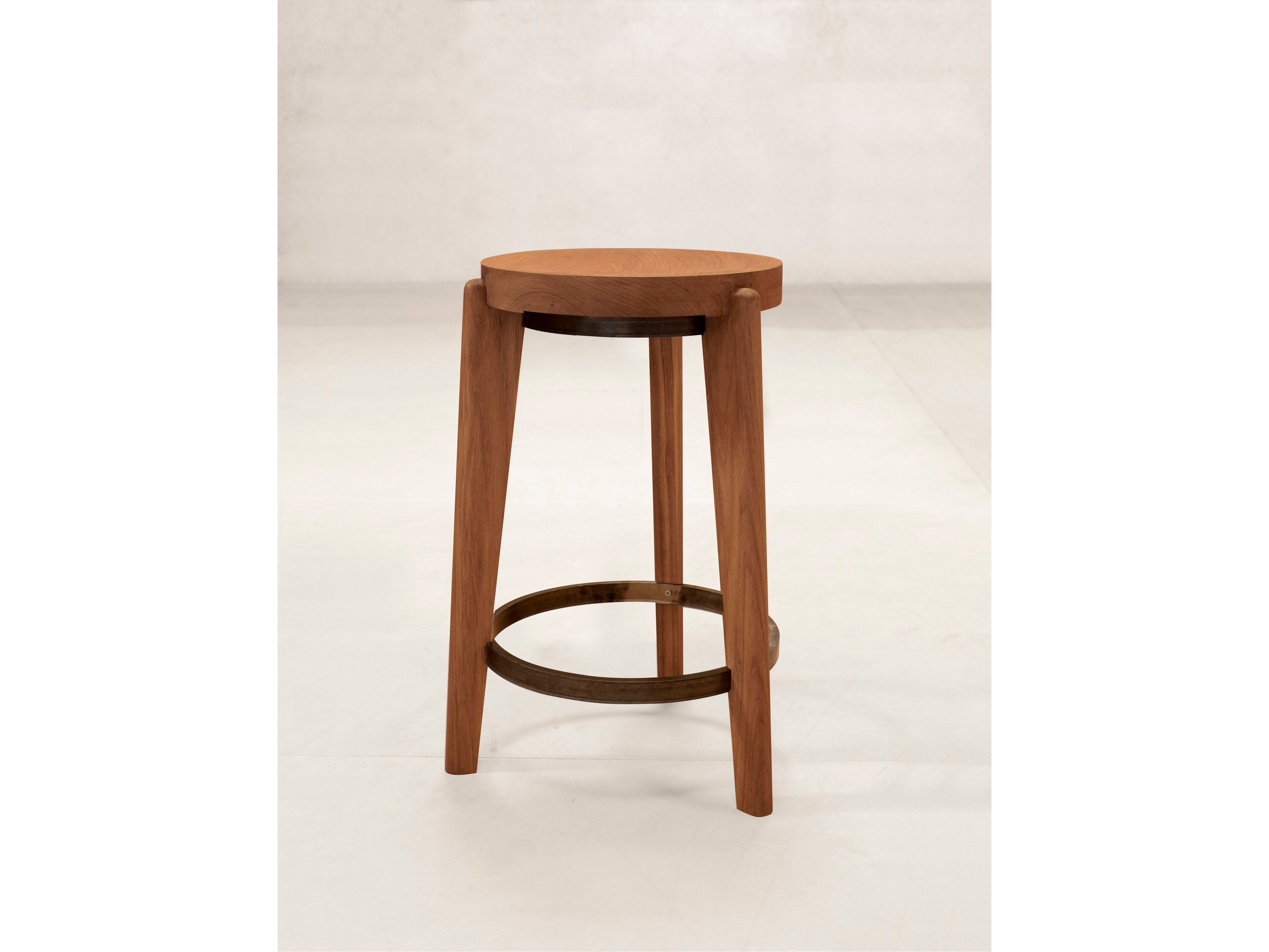 Кухонный стул из тикового дерева с подставкой для ног Phantom Hands Project Chandigarh ARCH-00010816