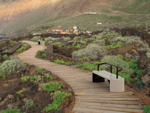 Скамья со спинкой