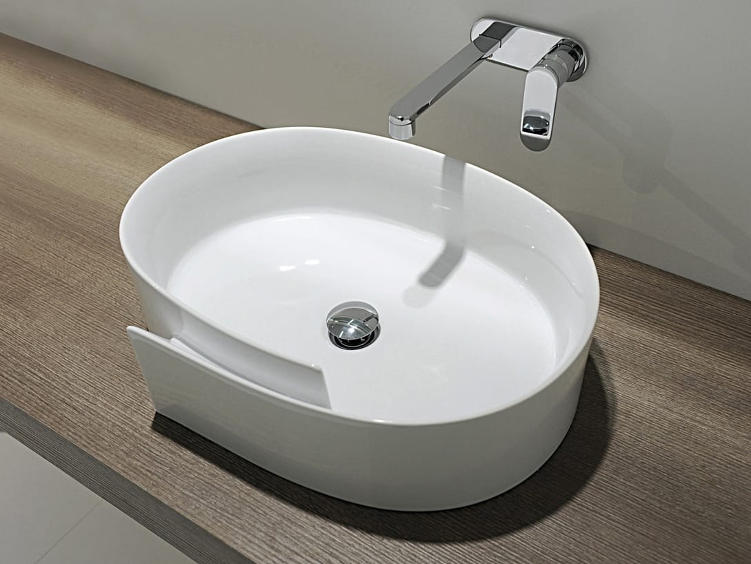 Керамическая овальная раковина с одной столешницей Ceramica Flaminia Roll ARCH-00110392 - Вид №1