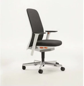 BENE Поворотный офисный стул из ткани Riya