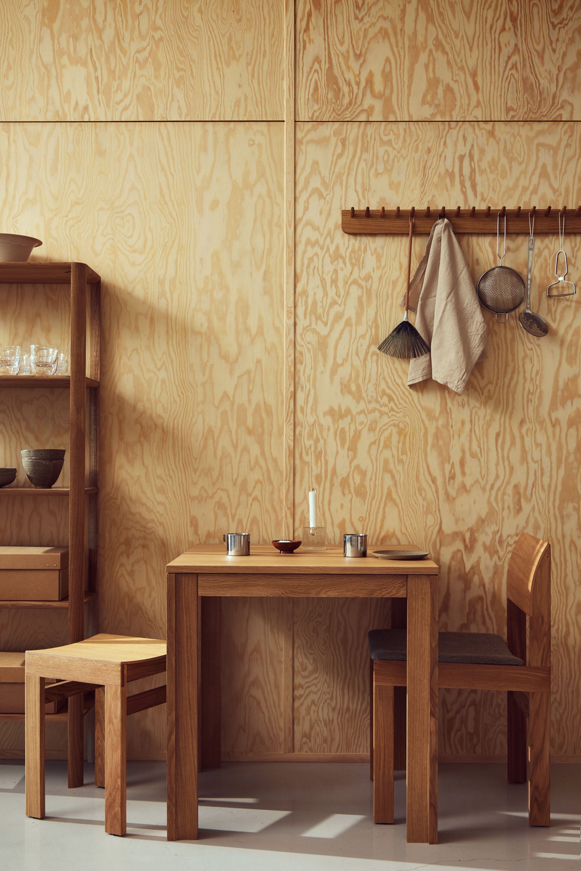 Дубовое кресло с мягкой спинкой и открытой спинкой Form & Refine Sonder ARCH-00033768 - Вид №5