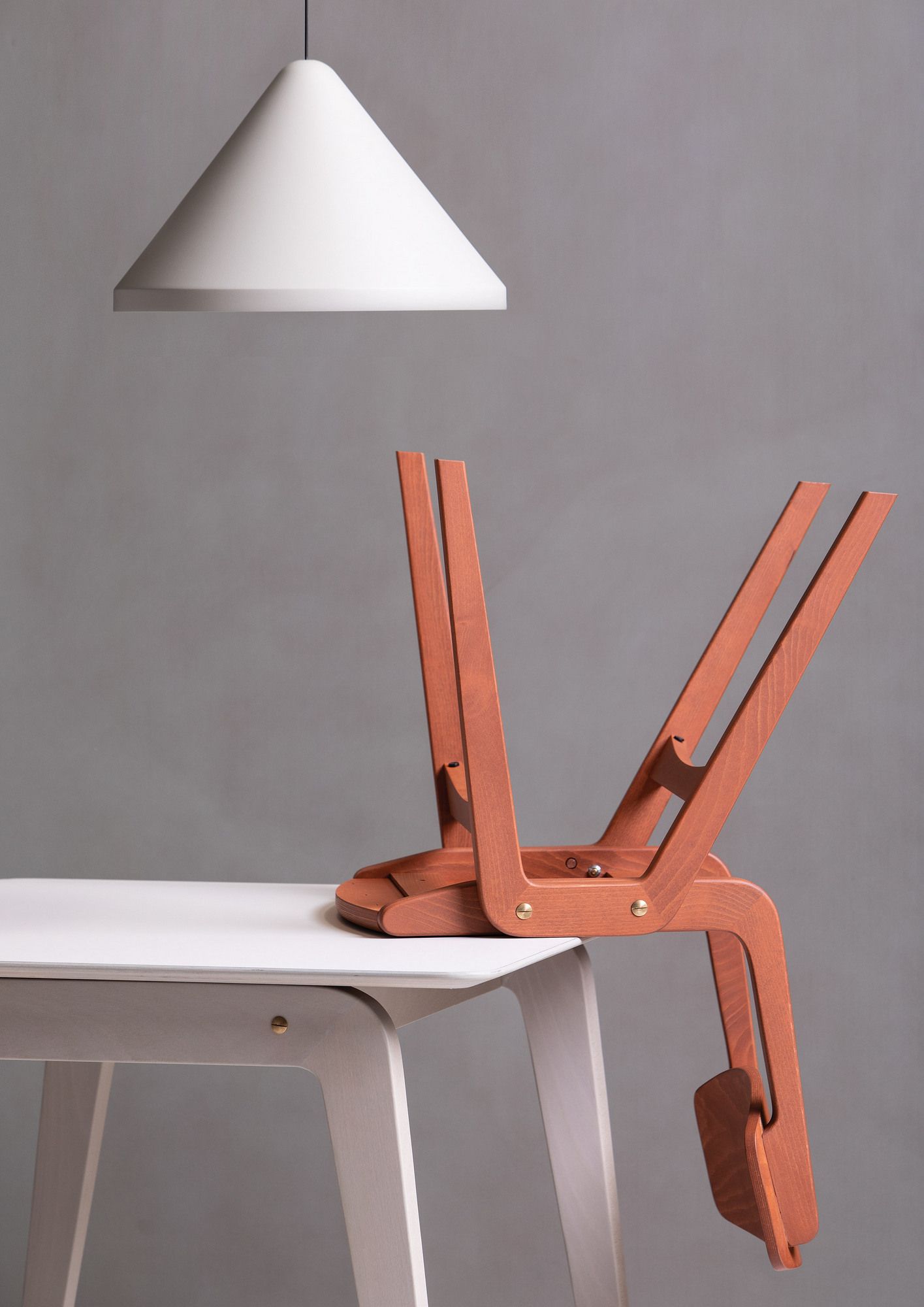 Штабелируемый стул из бука Vergés Glöwr ARCH-00054910 - Вид №1