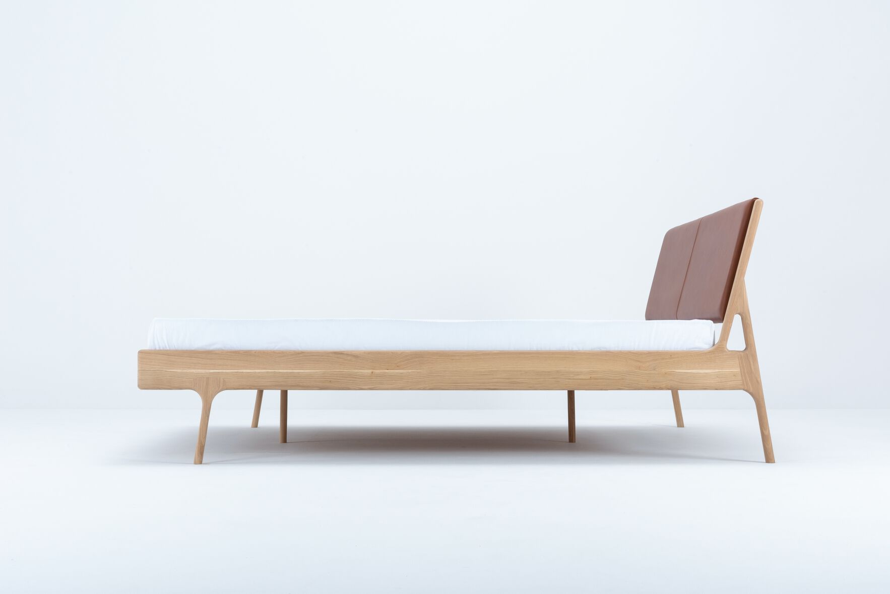 Дубовая двуспальная кровать Gazzda Fawn ARCH-00085993 - Вид №57