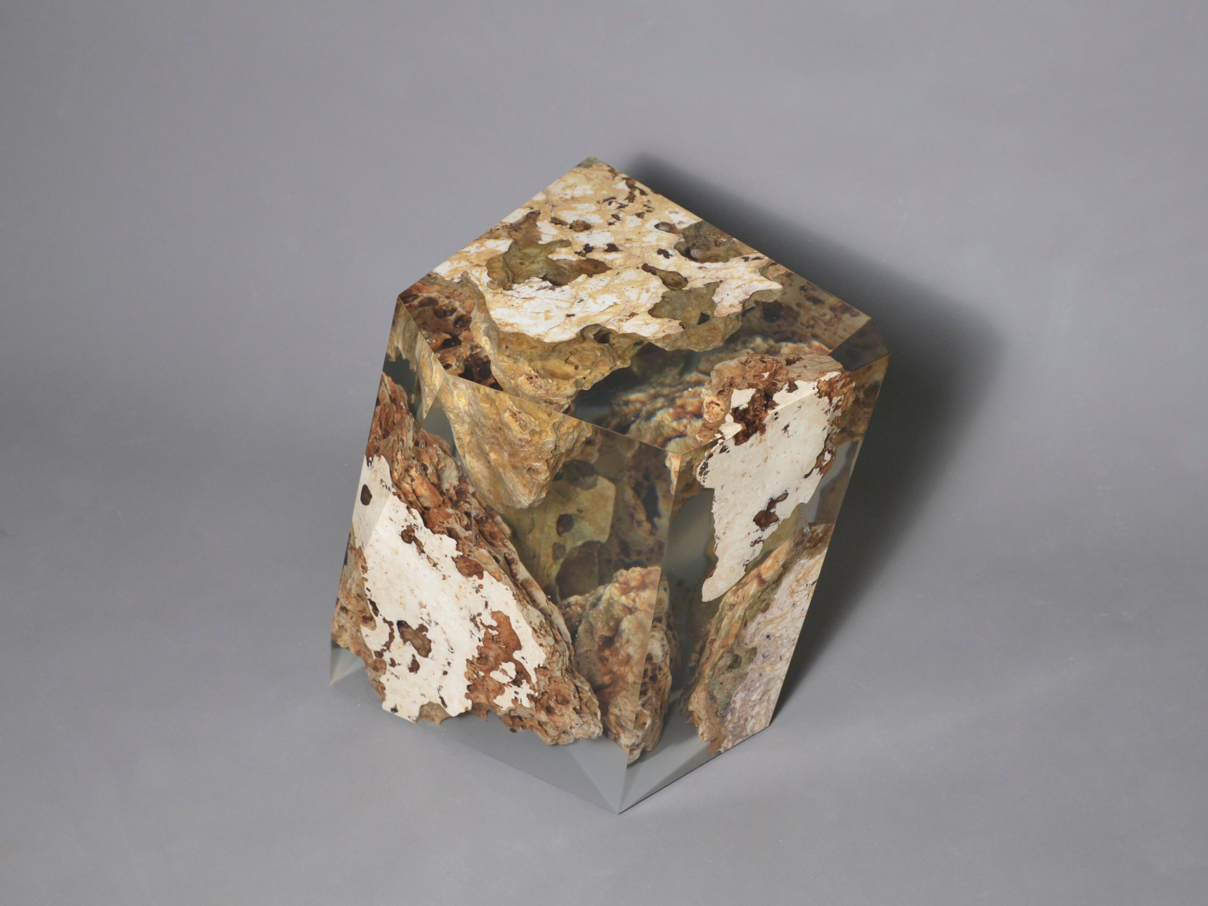 Журнальный столик / табурет из карстового камня и смолы alcarol Geomorphic 2023 ARCH-00033696 - Вид №2