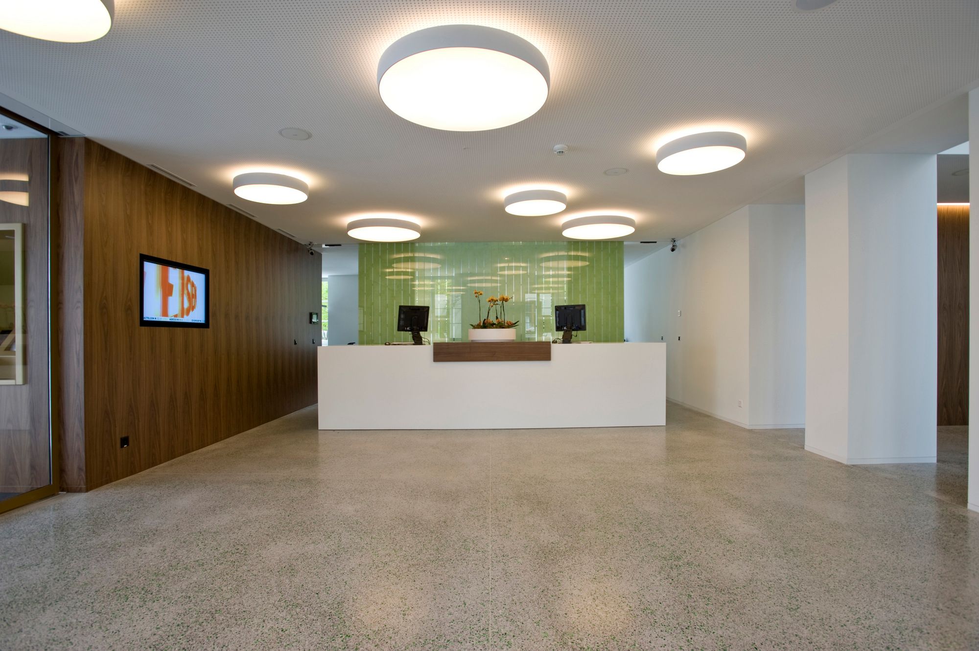 Светодиодный потолочный светильник Modular Lighting Instruments Плоская луна ARCH-00037768 - Вид №1