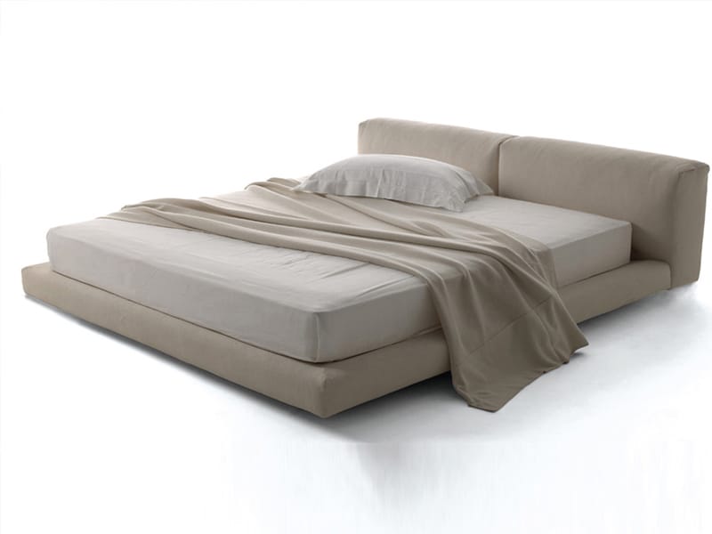 Двуспальная кровать с мягким изголовьем Living Divani Wall ARCH-00034519