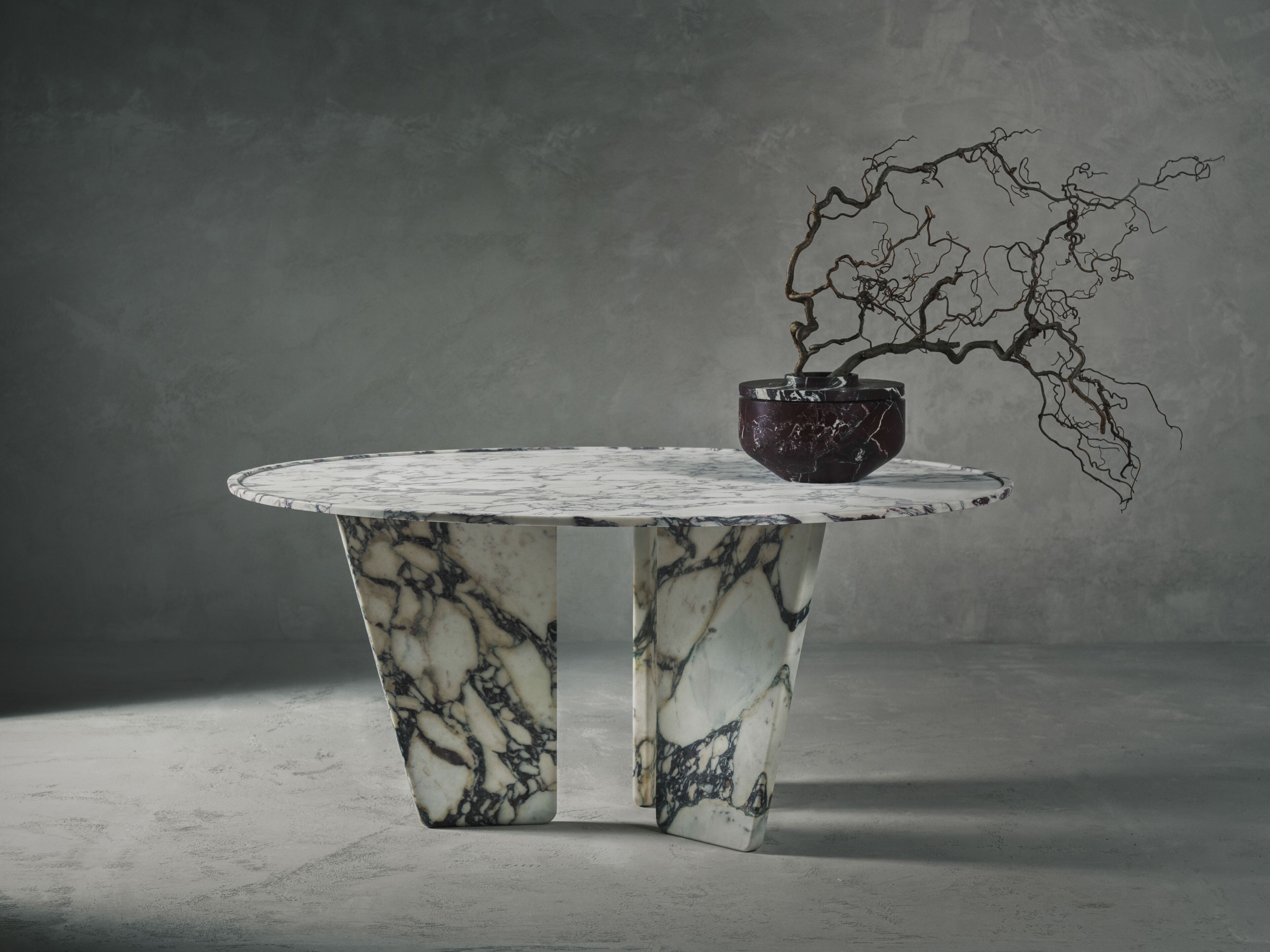 Круглый стол из мрамора и кожи Kreoo QUEEN ARCH-00033129