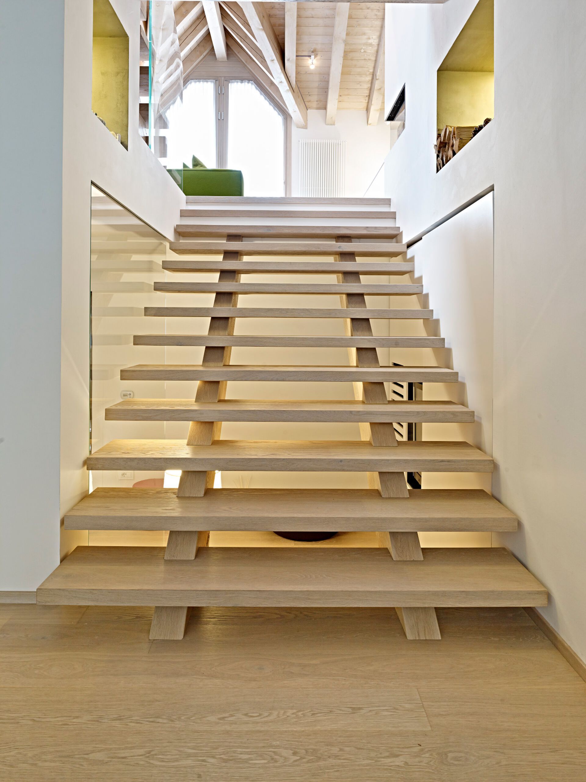 Биосовместимая трехслойная деревянная лестница Fiemme Tremila SCALA CON PEDATA BIFACCIALE AUTOPORTANTE ARCH-00094515 - Вид №3