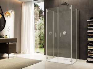 Стеклянная душевая кабина с распашной дверью