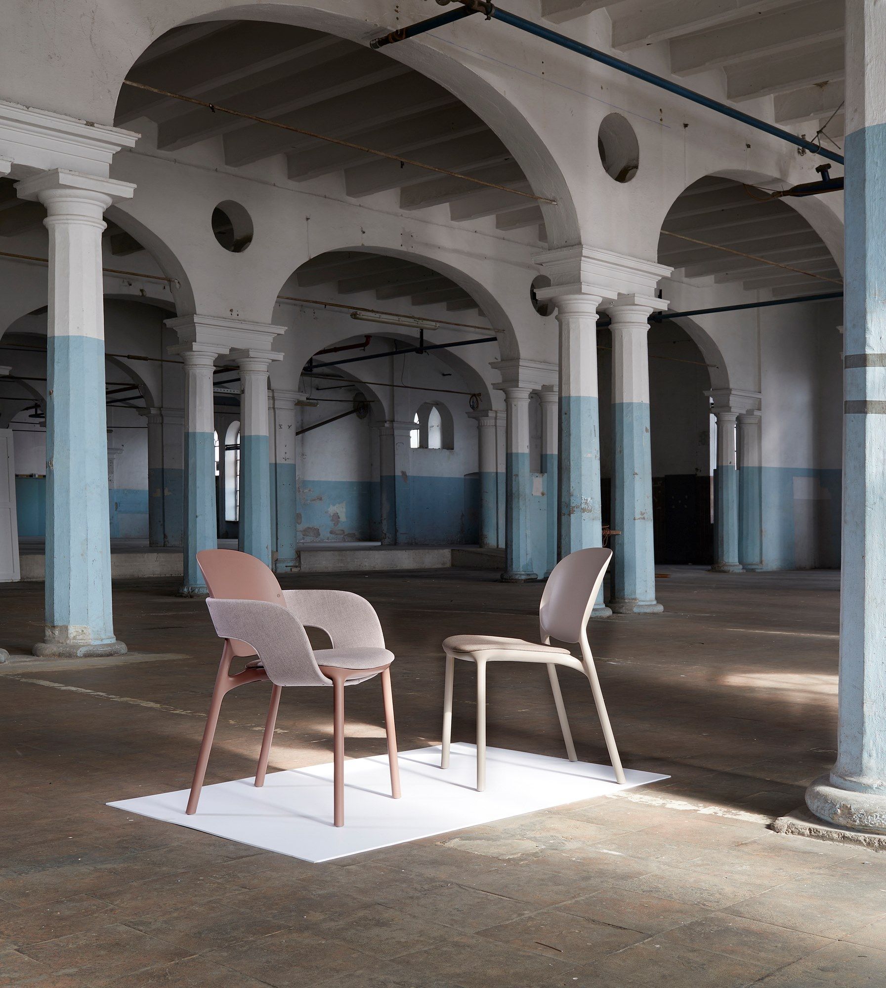 Тканевый стул с подлокотниками и встроенной подушкой S-CAB Hug ARCH-00072922 - Вид №14