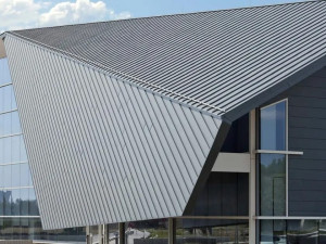 Вентилируемая крышка из титанового цинка