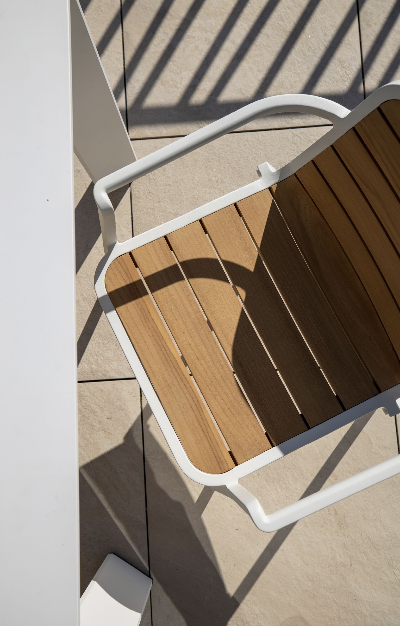 Штабелируемый садовый стул с подлокотниками DRIGANI NIDA TEAK ARCH-00143836 - Вид №4