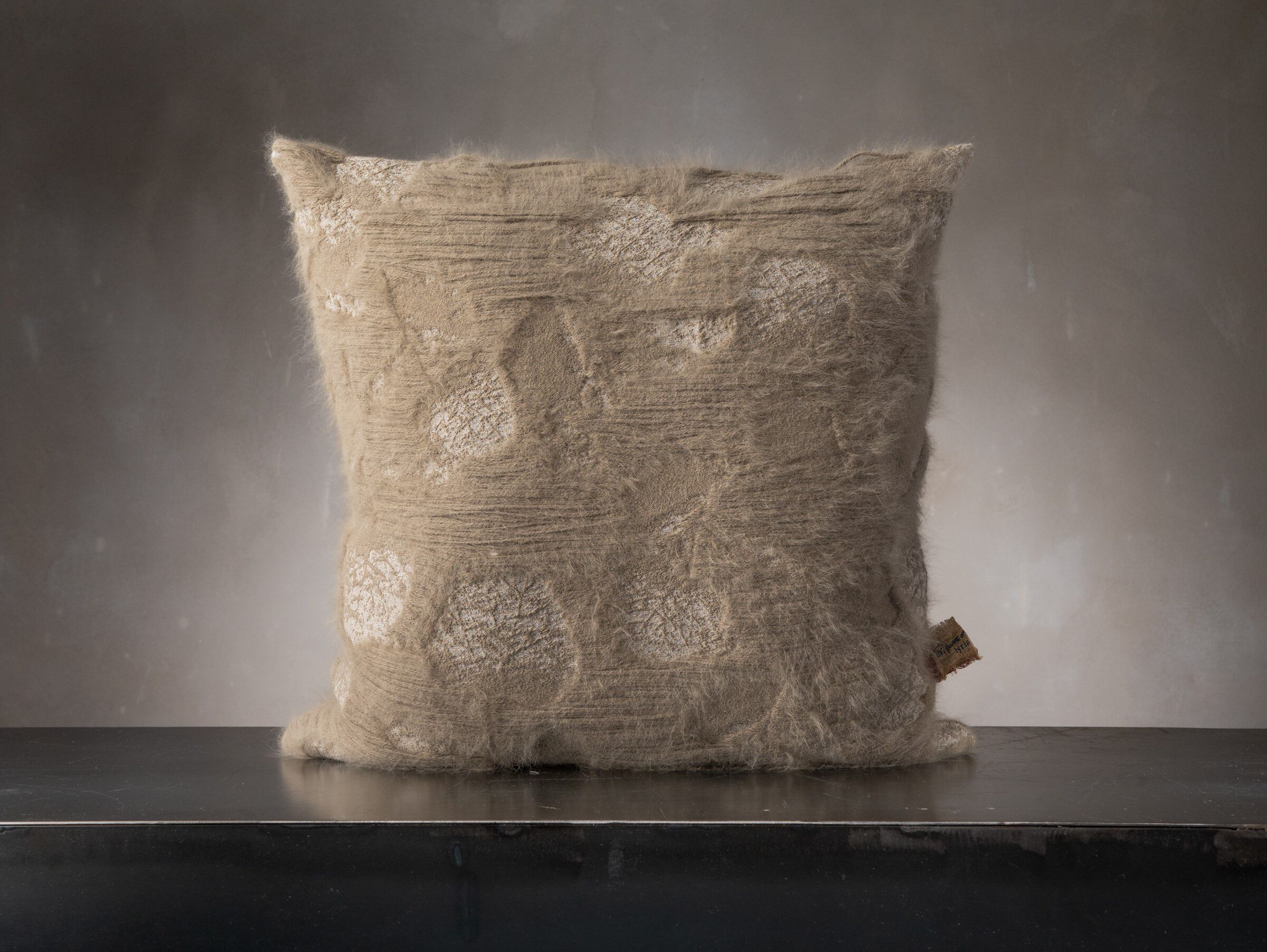 Квадратная подушка в ангоре The House of Lyria TAIDE ARCH-00073252