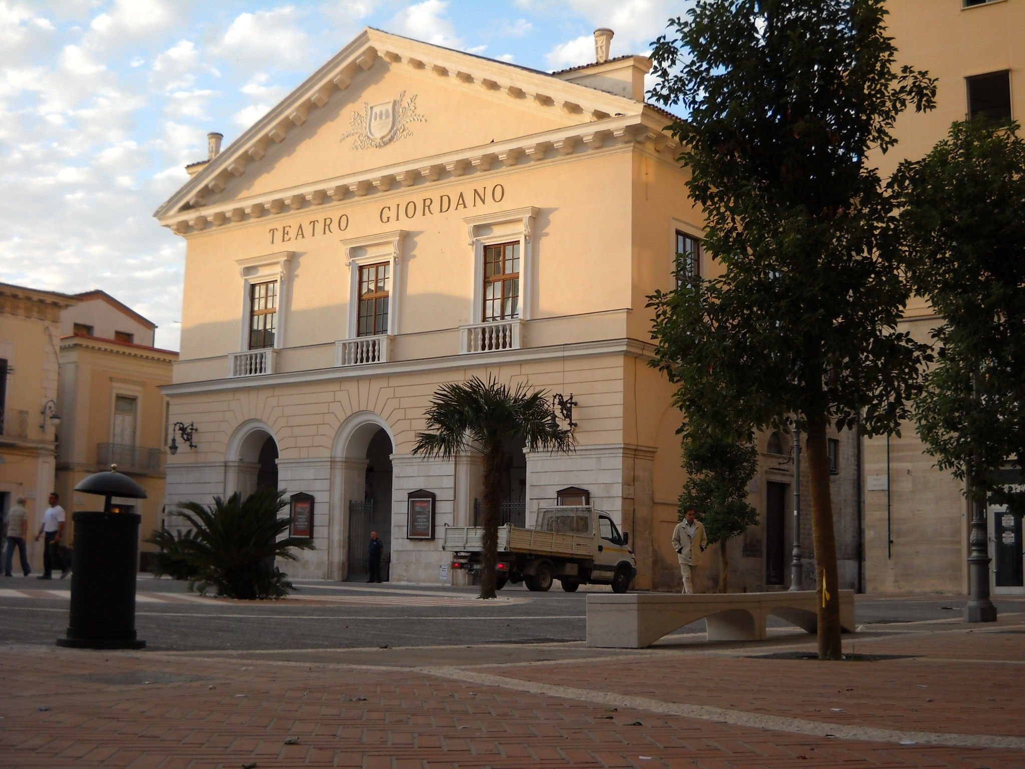 Скамья из камня Apricena Viscio Urban Design Onda ARCH-00104355 - Вид №5