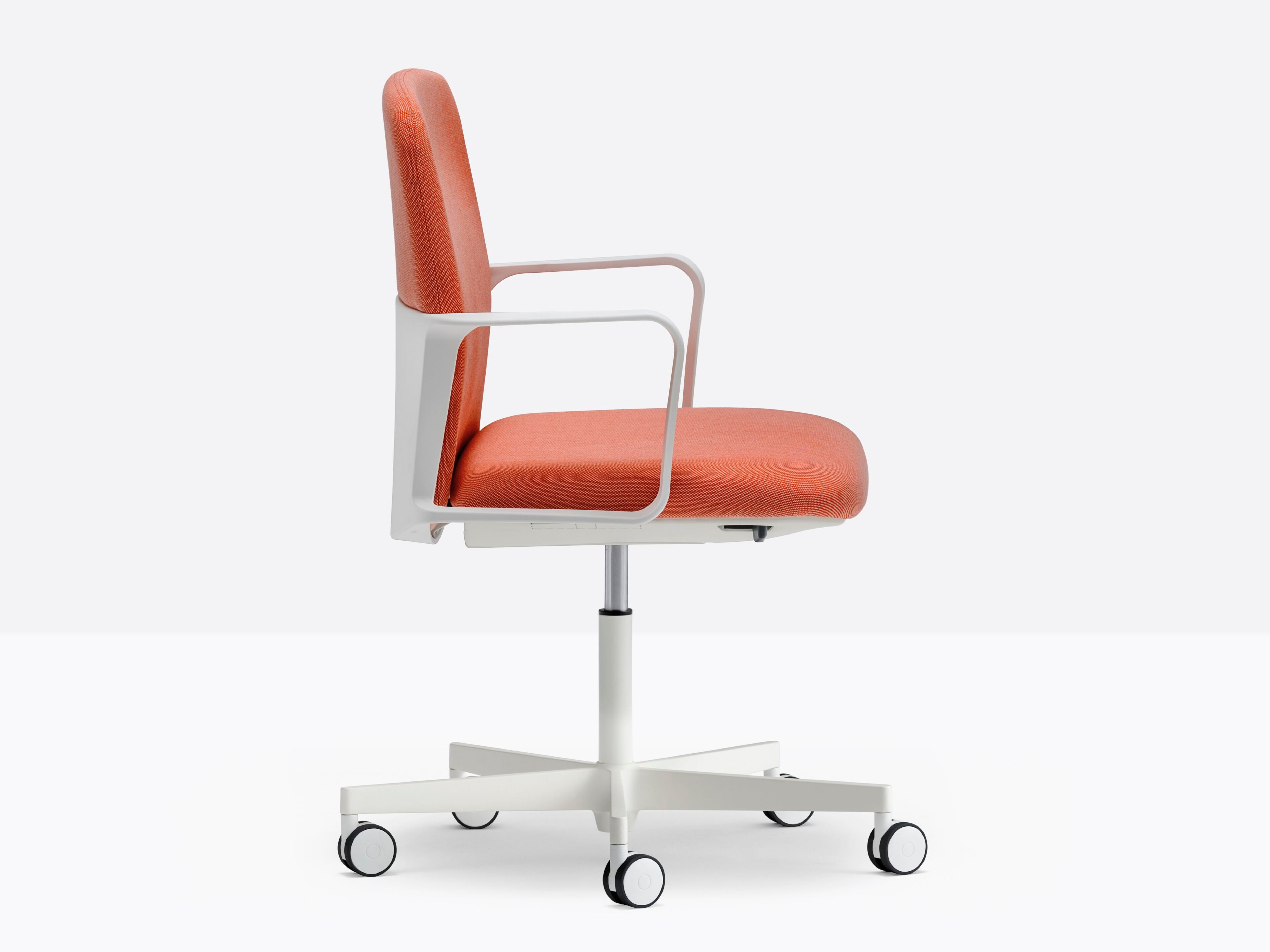 Тканевый регулируемый по высоте рабочий офисный стул с колесами Pedrali Temps ARCH-00048913 - Вид №3