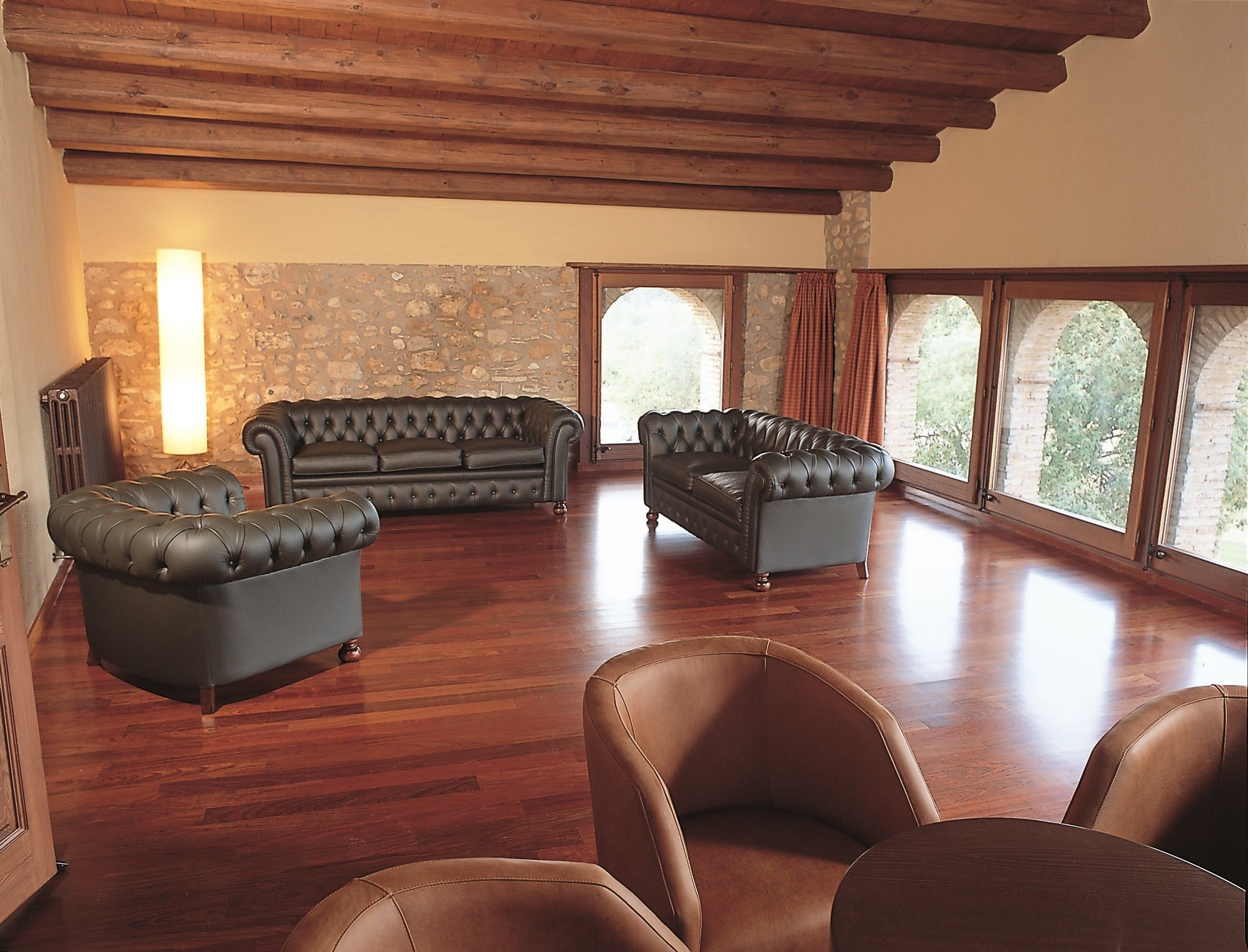 2-местный кожаный капитонный диван CREARTE COLLECTIONS Chesterfield Classic Origins ARCH-00042266 - Вид №4