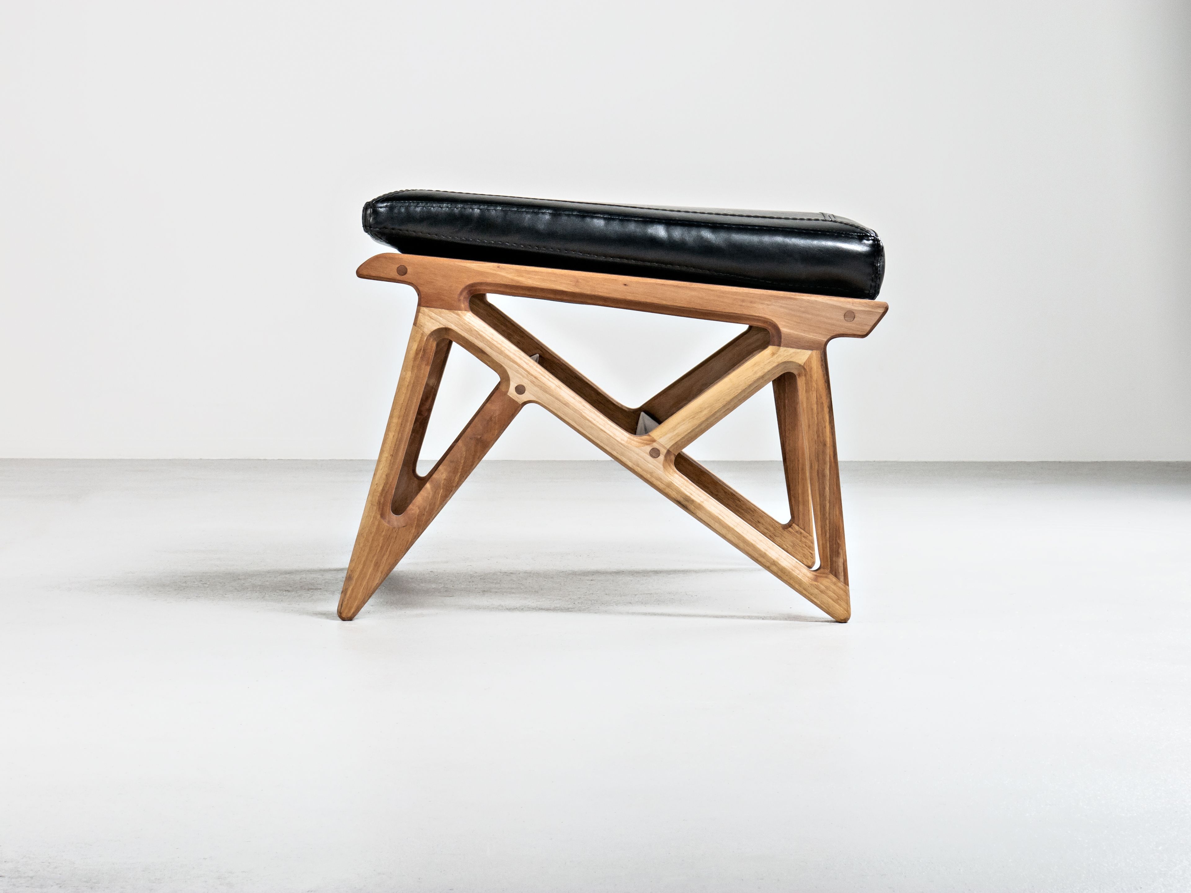 Низкий кожаный стул с мягким сиденьем HOOKL und STOOL Triangle ARCH-00017164 - Вид №2
