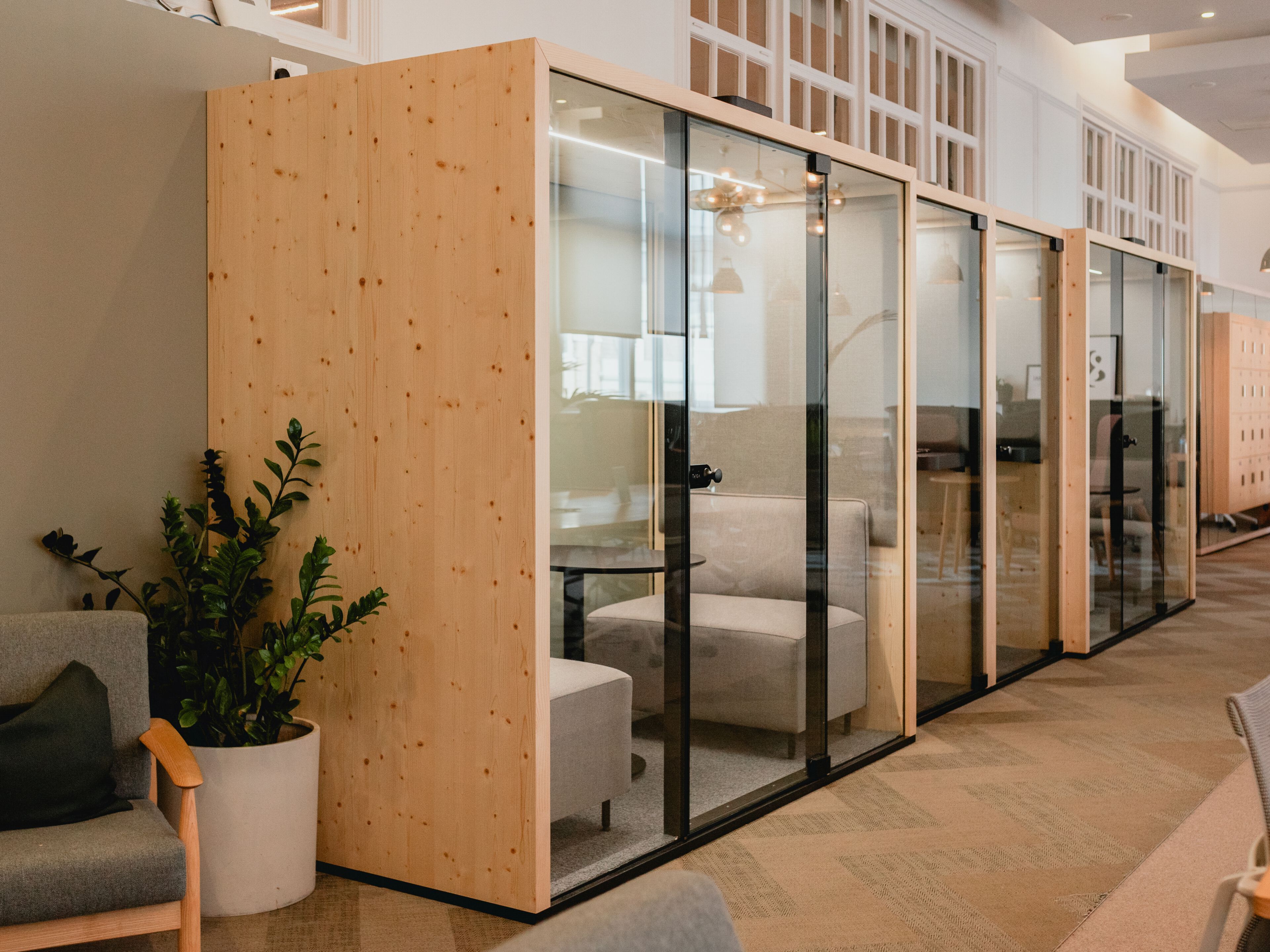 Многосторонняя акустическая офисная кабина со встроенным освещением Taiga Concept Lohko Box ARCH-00085713 - Вид №3