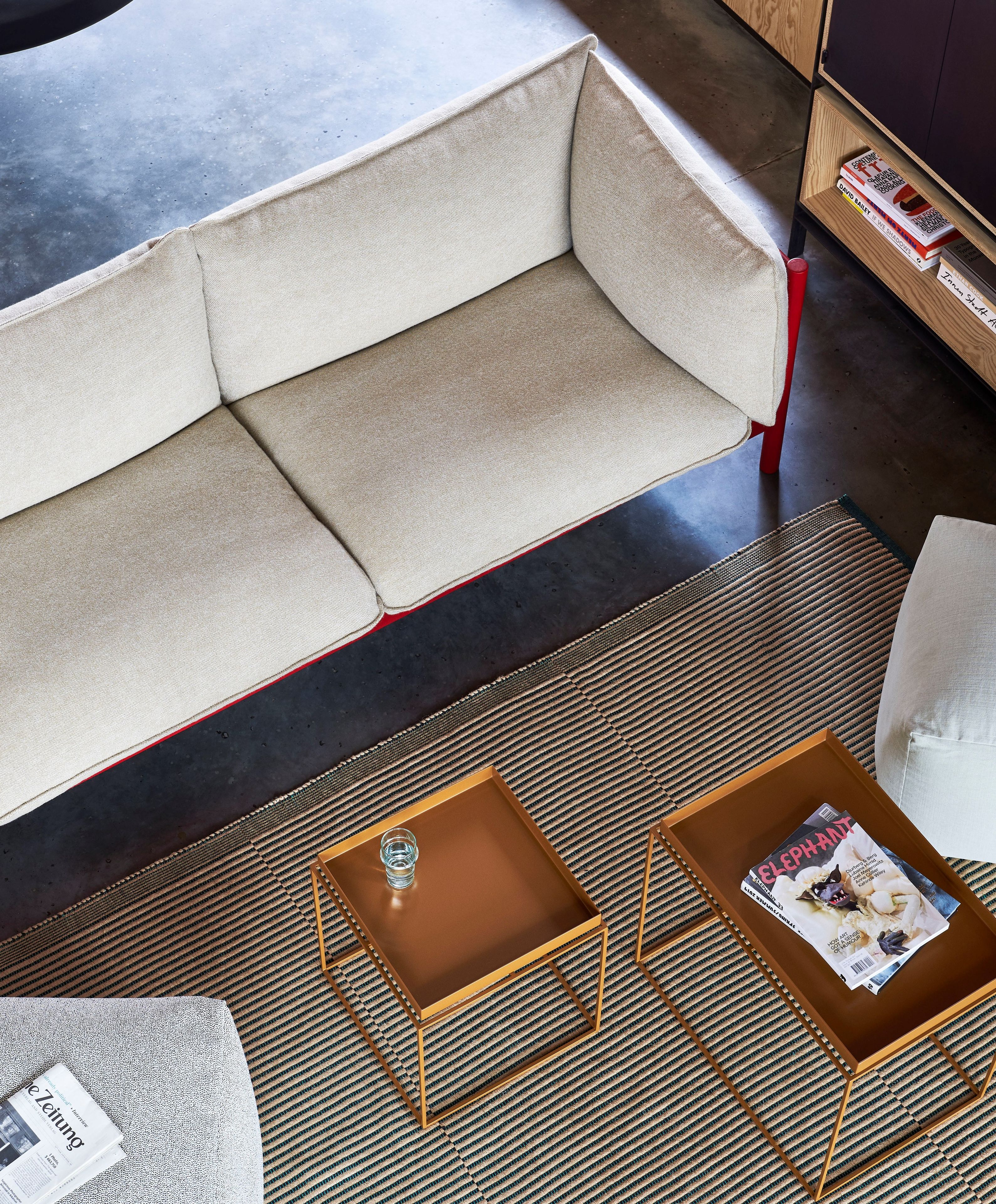 Стальной прямоугольный журнальный столик с подносом Hay Tray Table ARCH-00130088 - Вид №4