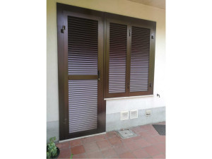 Стальные бронированные жалюзи с фиксированными ламелями