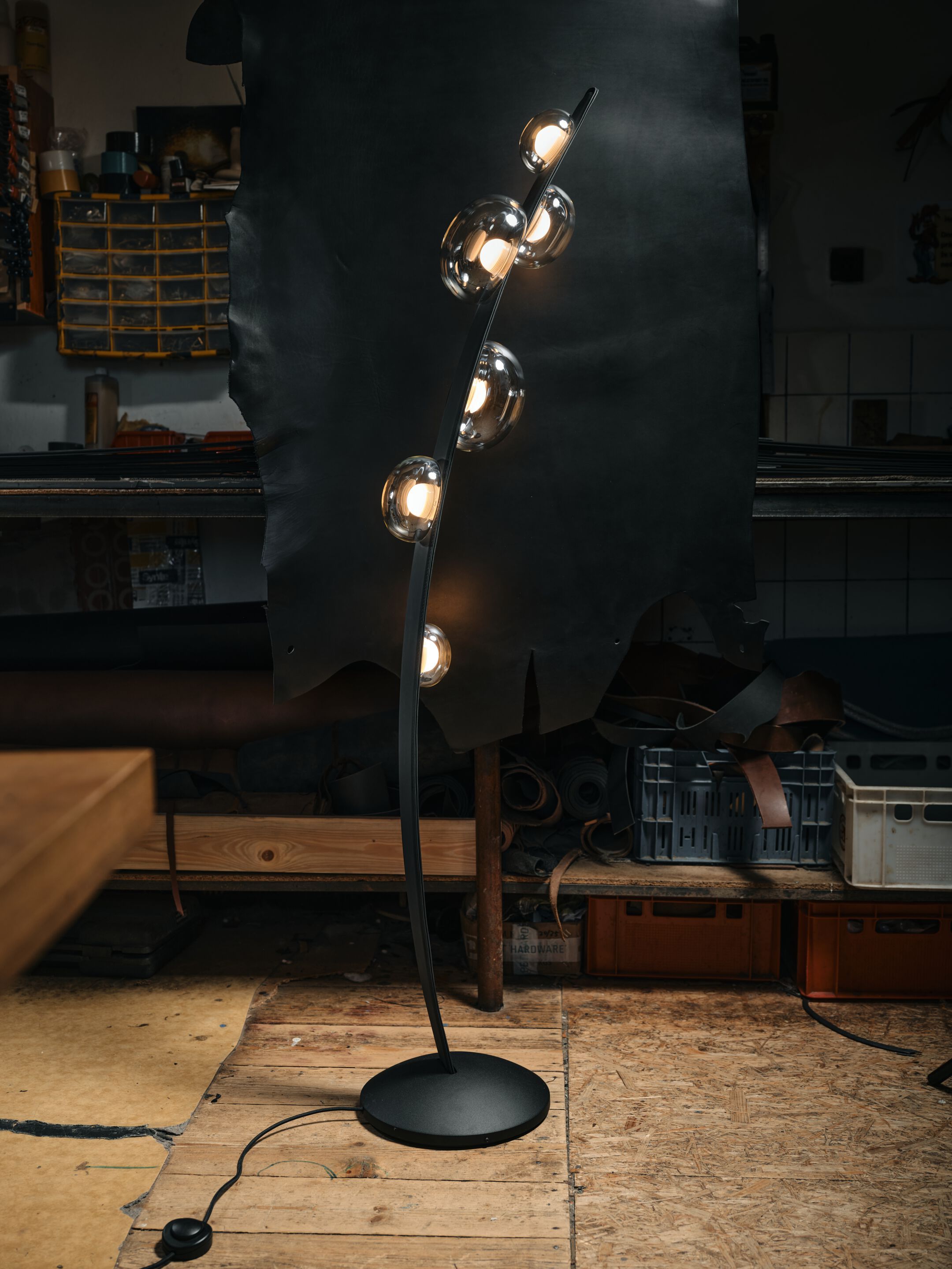 Светодиодный торшер из веганской кожи и выдувного хрусталя bomma Dew Drops ARCH-00062435 - Вид №8