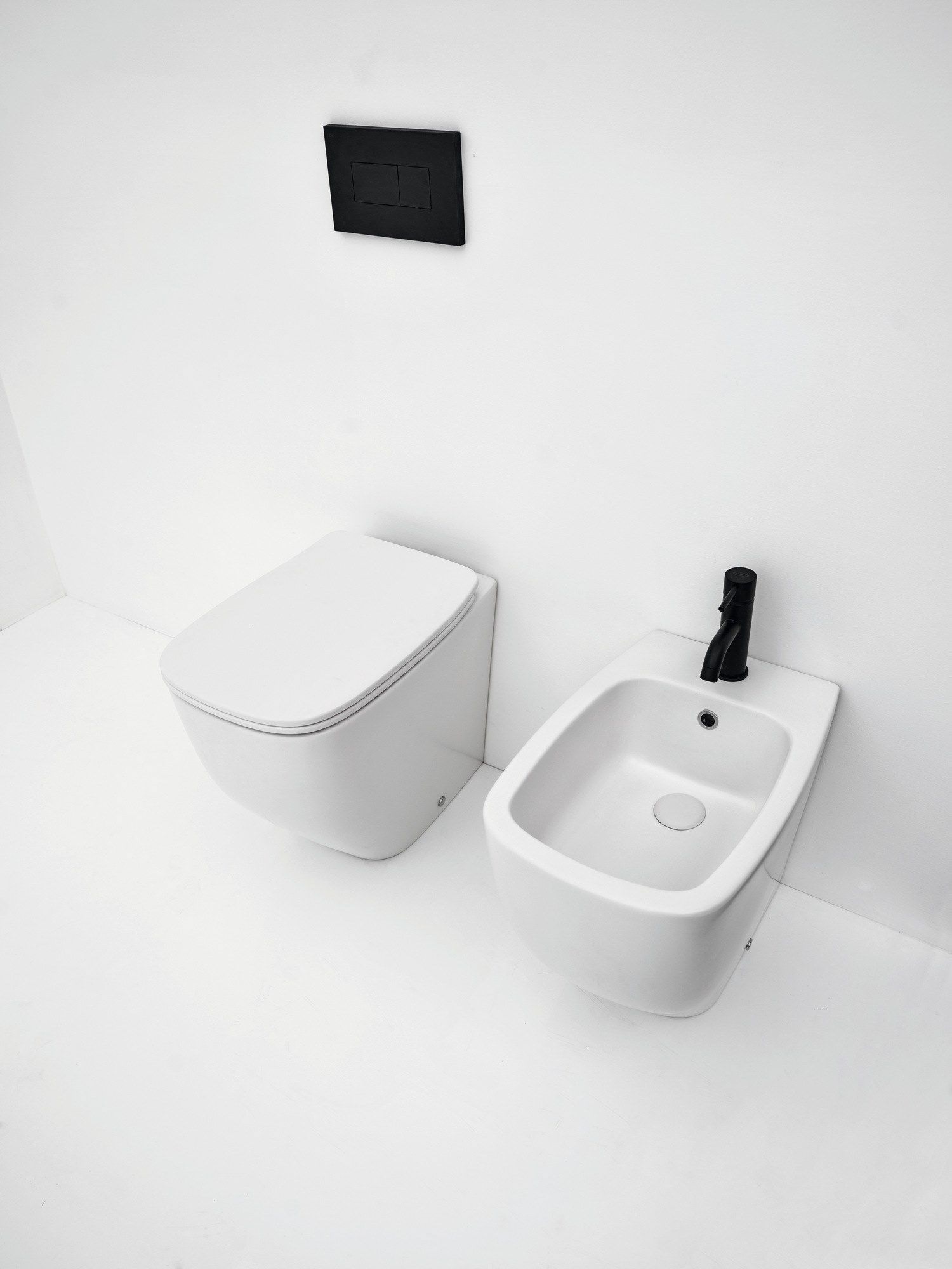 Напольное керамическое биде с переливом Axa White Jam ARCH-00128462 - Вид №1