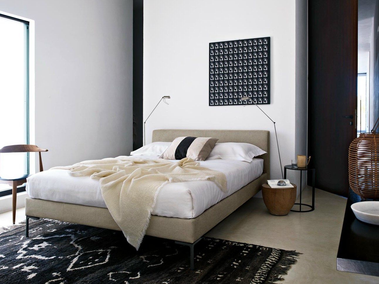 Двуспальная кровать из ткани с мягким изголовьем B&B Italia ARCH-00106518 - Вид №2