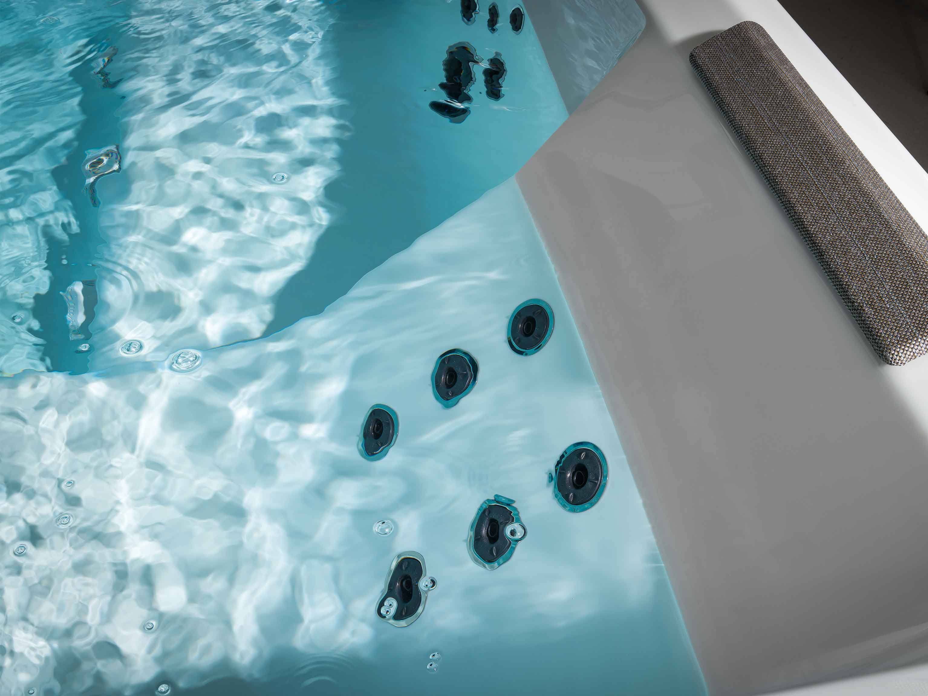 Мини-бассейн с гидромассажем на 6 мест для отдыха на открытом воздухе Novellini Divina-Outdoor Spa ARCH-00079651 - Вид №2