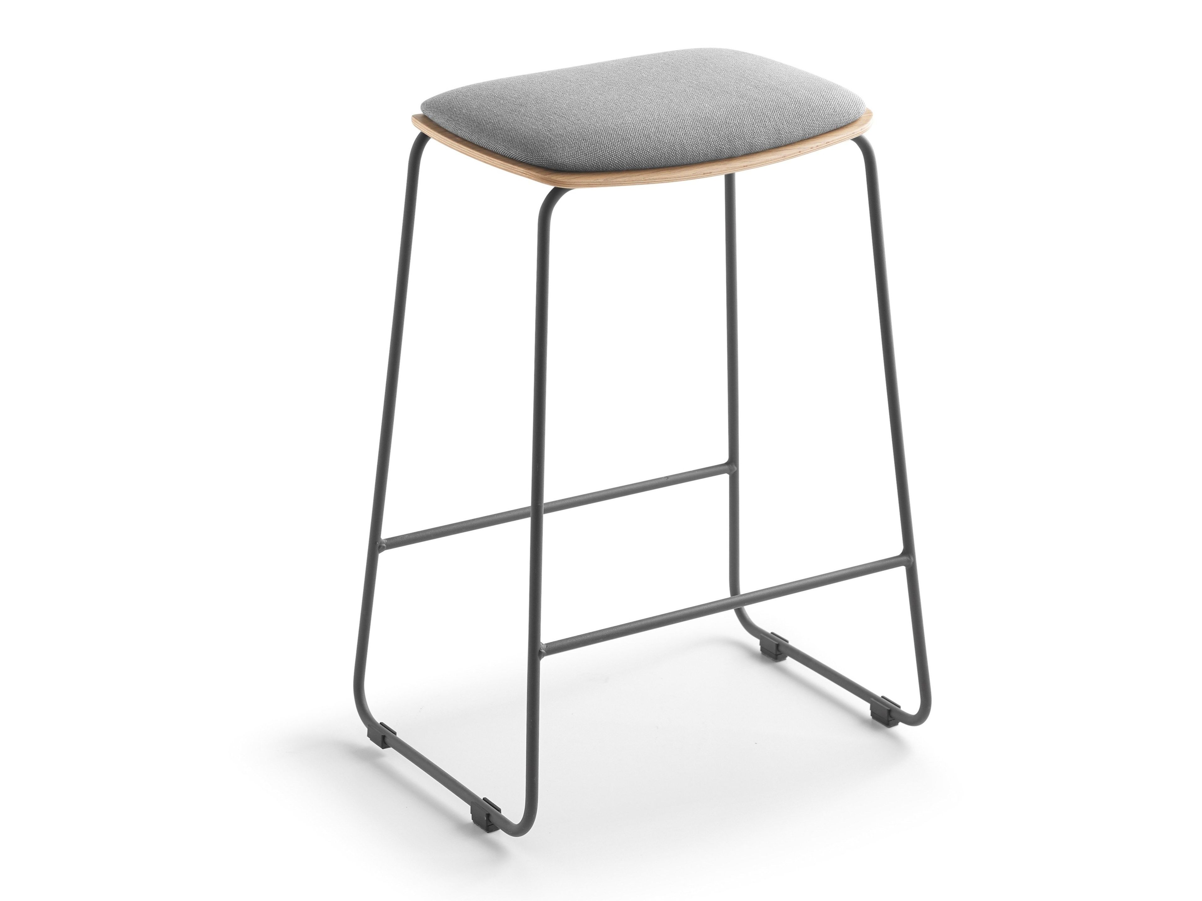 Деревянный табурет с сиденьем с мягкой подкладкой TREKU Bisell ARCH-00006688