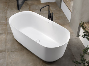 Овальная ванна в центре комнаты в Долотеке©
