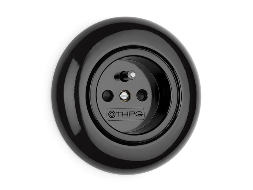 Электрическая розетка с центральным защитным контактом в Китае THPG 174026 ARCH-00001291