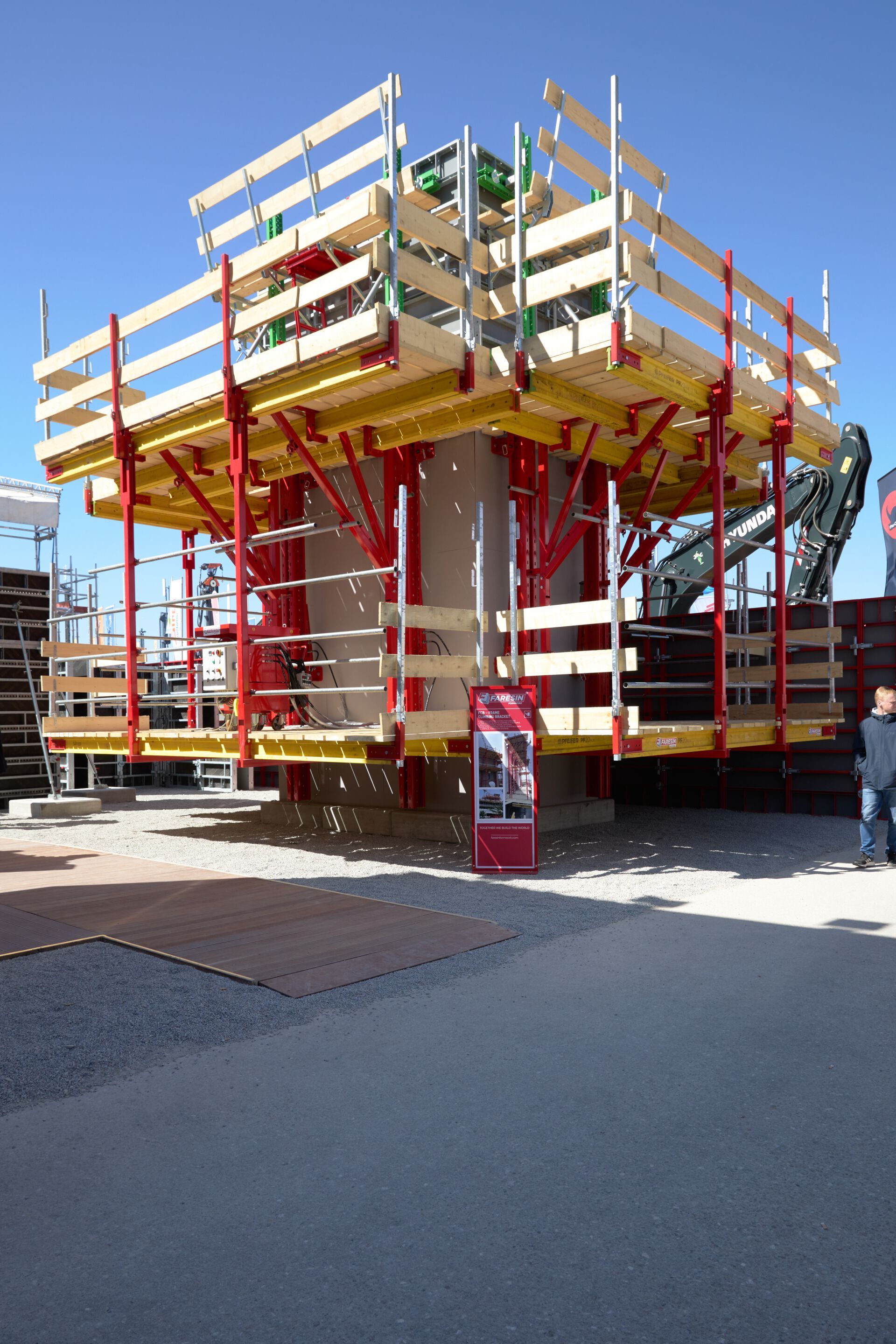 Регулируемые безудержные полки для опалубки Faresin Formwork FCB - MENSOLA RAMPANTE ARCH-00061406 - Вид №1