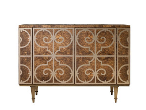 Деревянный шкаф с распашными дверцами