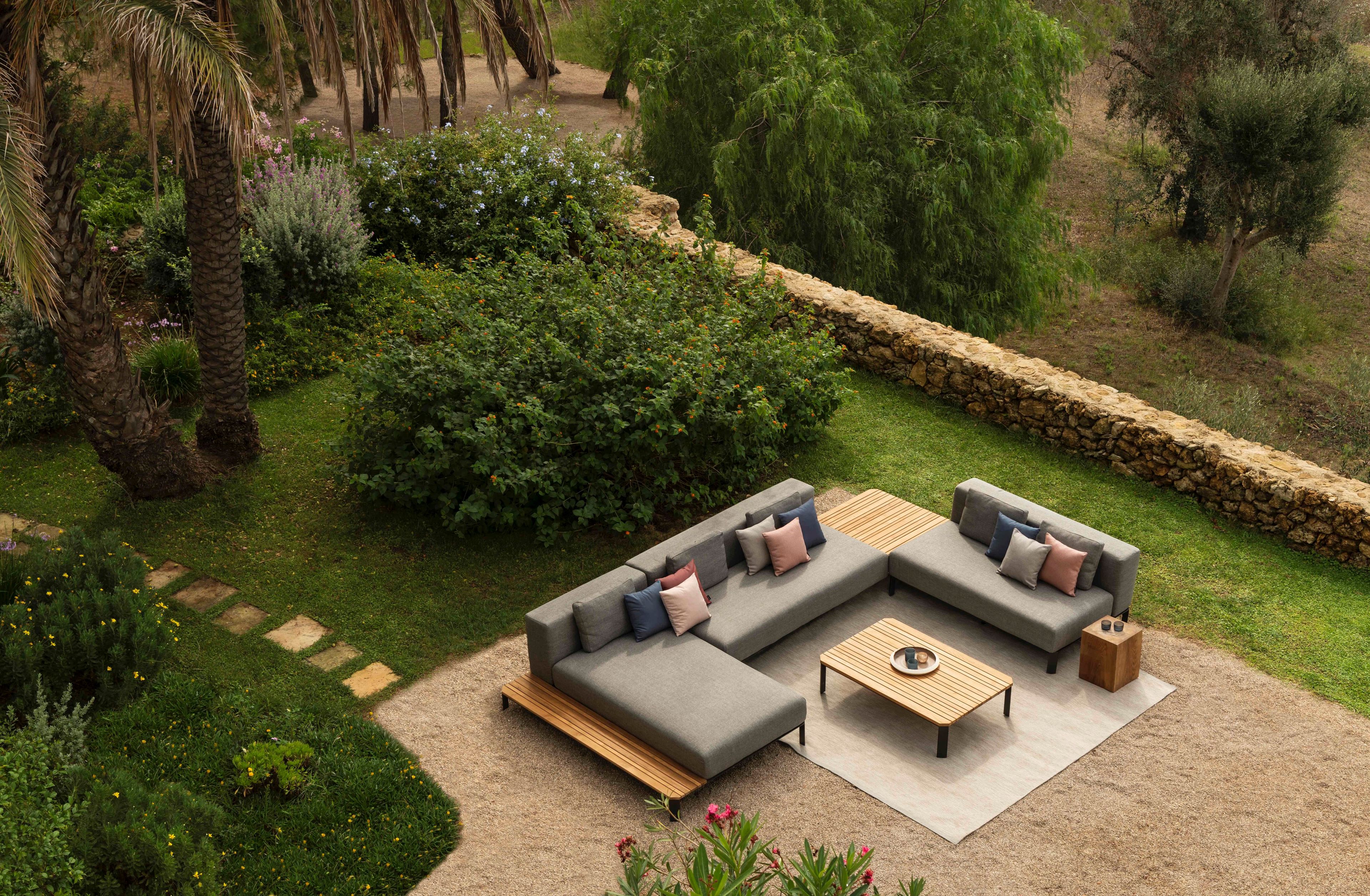 Алюминиевый и деревянный низкий садовый столик Jardinico Mauroo ARCH-00019585 - Вид №1