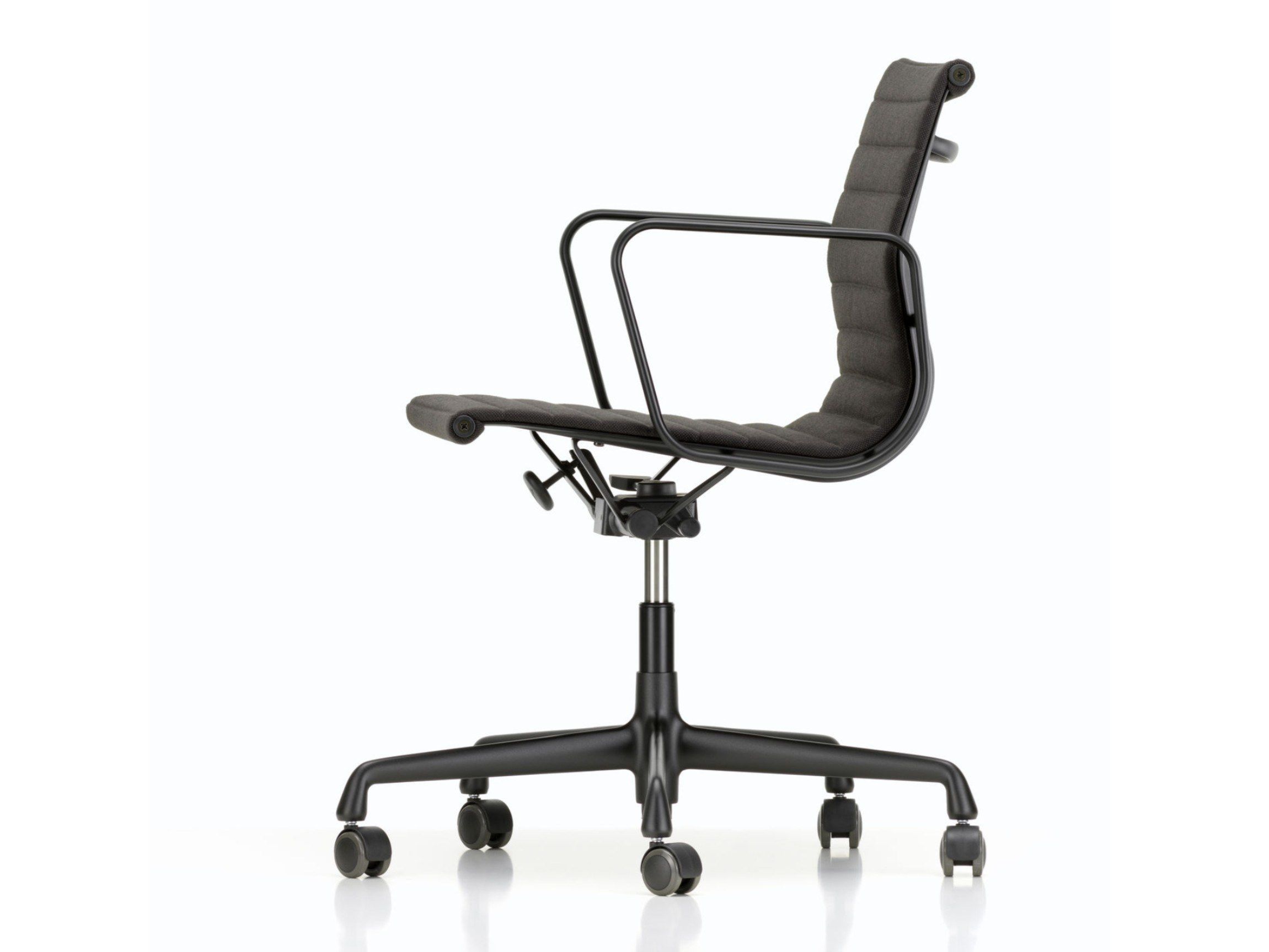 Кожаный поворотный операционный офисный стул с подлокотниками VITRA Eames Aluminium Group ARCH-00047211 - Вид №24