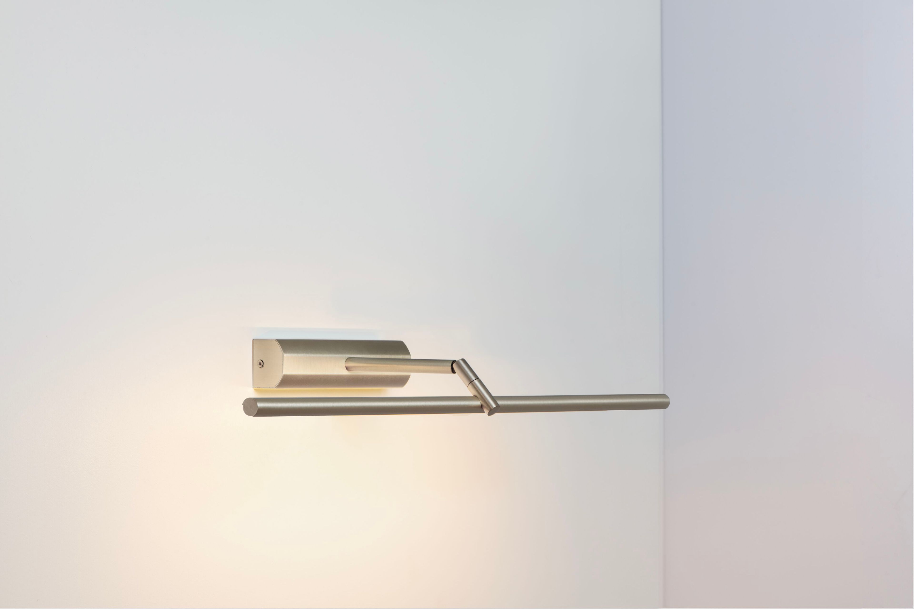 Латунный светодиодный настенный светильник для картин CVL Luminaires Airy ARCH-00060345 - Вид №18