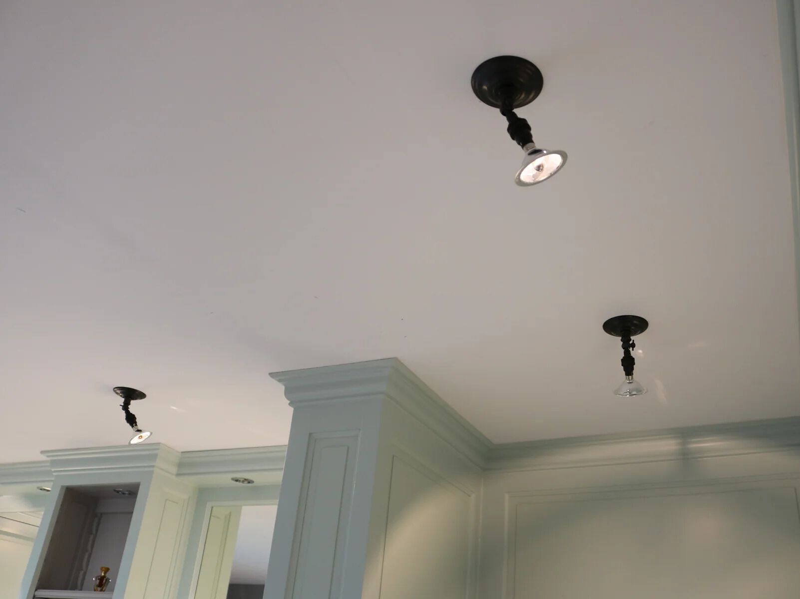 Поворотный латунный прожектор с зажимом Authentage Lighting Marron ARCH-00026423