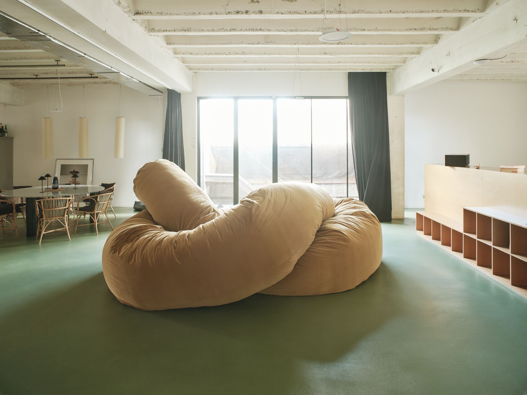 Трансформируемый диван из полиэфирного волокна BD Barcelona SAUSAGE ARCH-00022982 - Вид №4