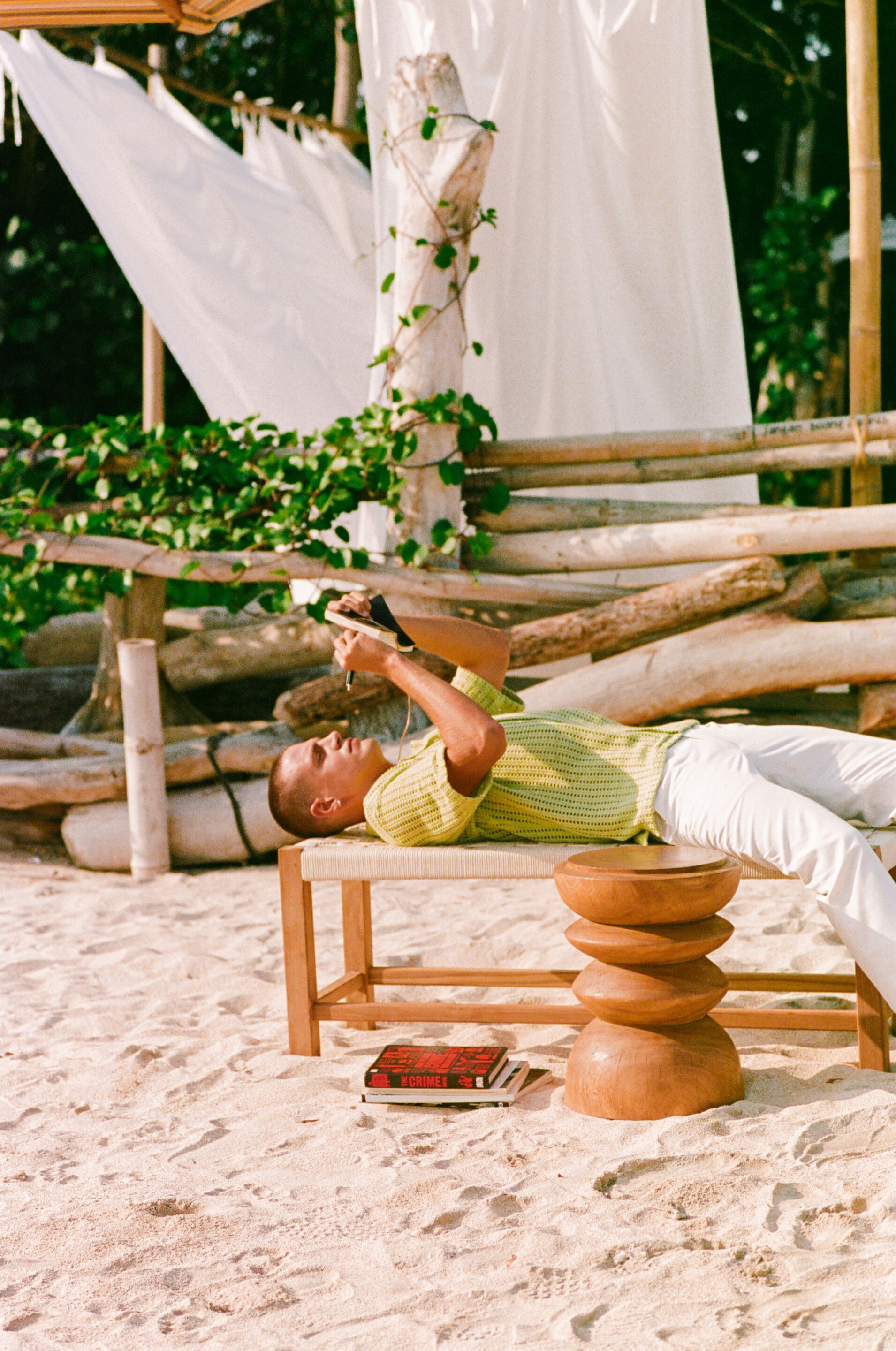 Низкий стул / круглый деревянный садовый журнальный столик cbdesign деревенский стул ARCH-00105864 - Вид №1