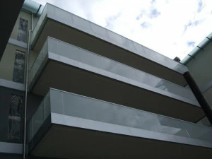 ALUSCALAE Парапет из алюминия и стекла для окон и балконов
