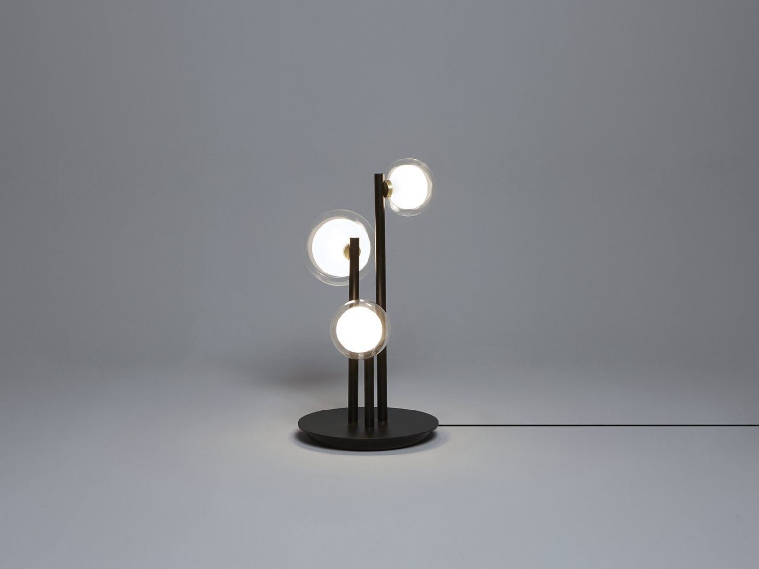 Настольная лампа из металла и боросиликатного стекла Tooy Nabila ARCH-00130361