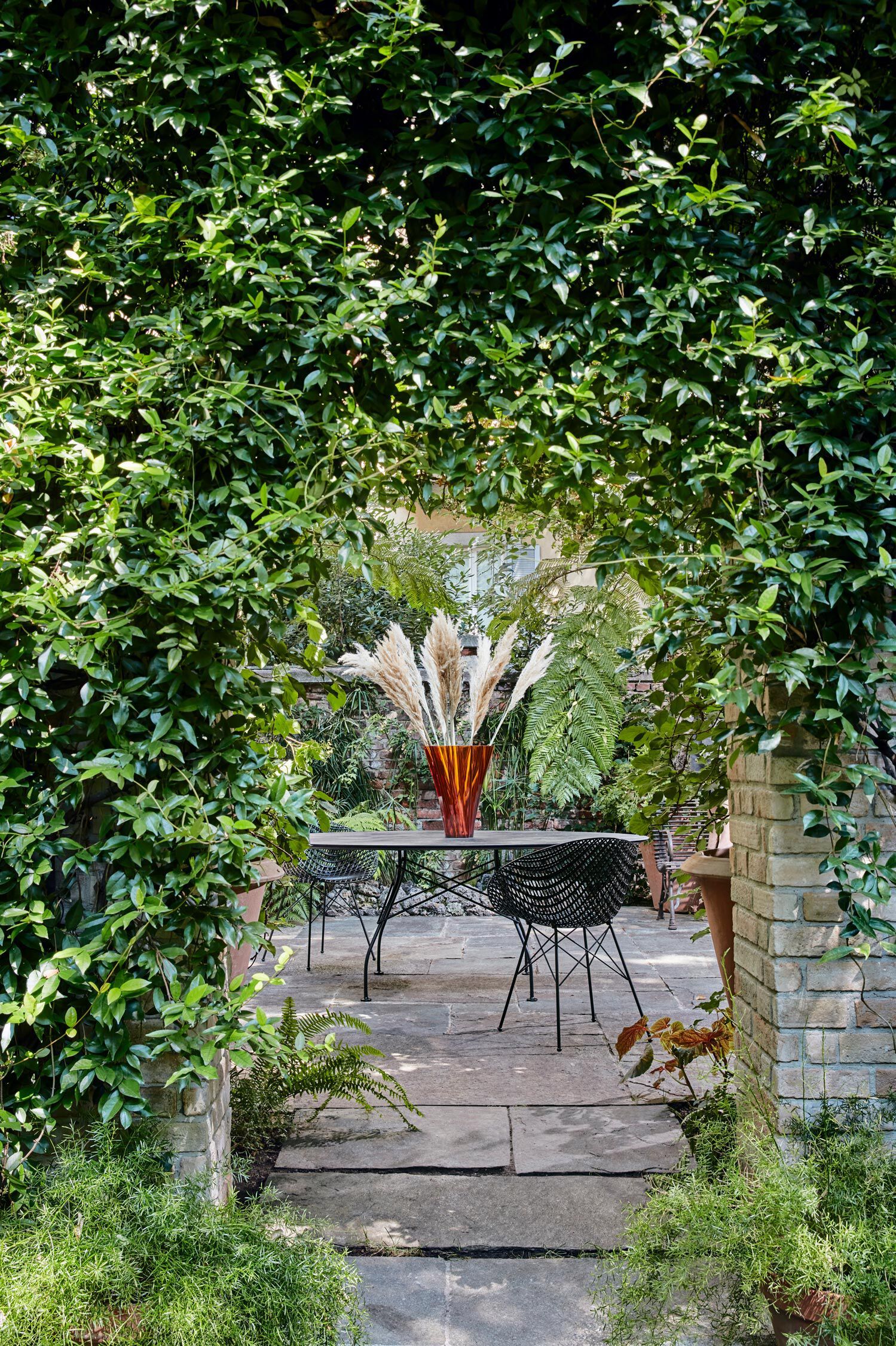 Круглый садовый стол со стальным основанием и столешницей из керамогранита Kartell GLOSSY ARCH-00030876 - Вид №12