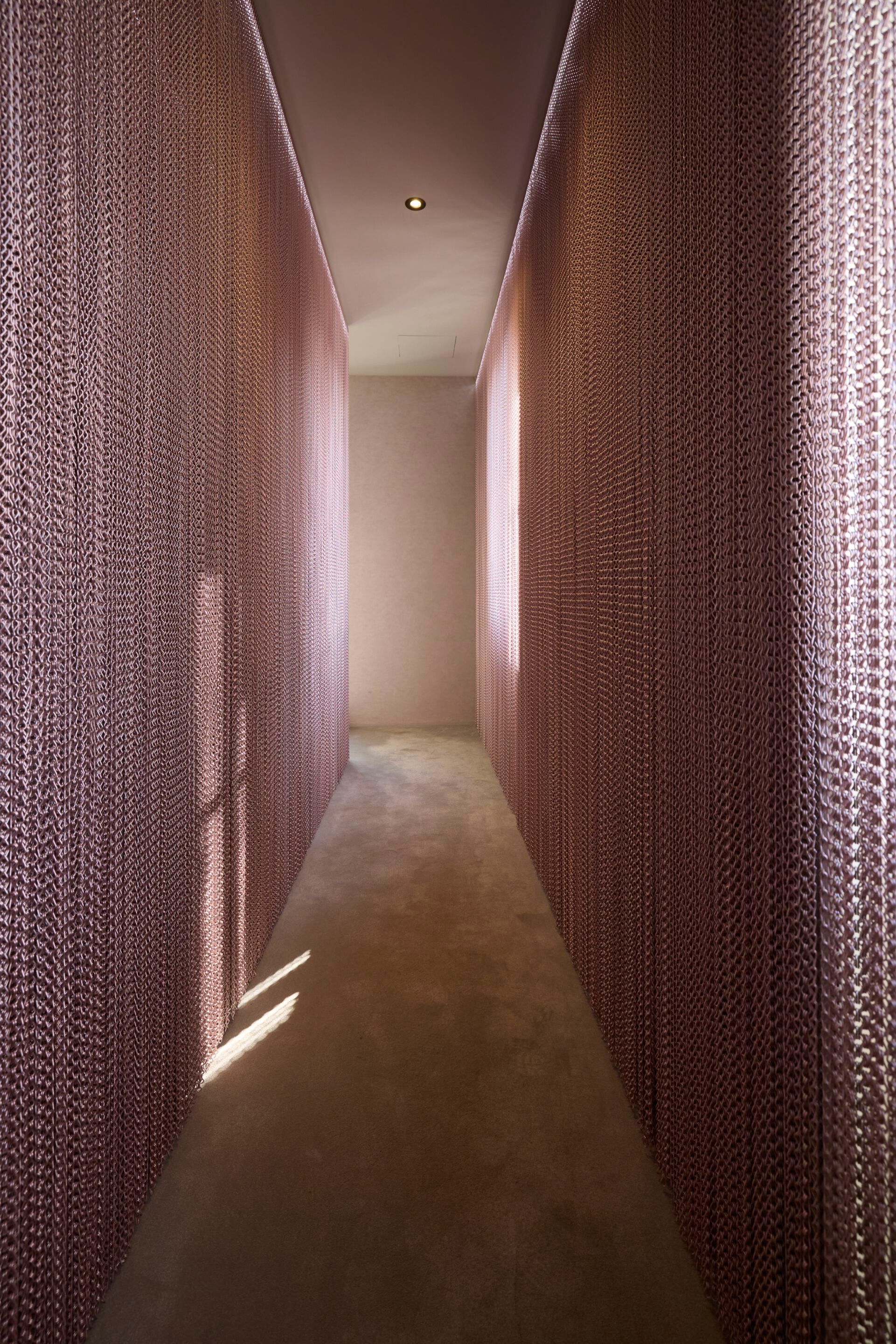 Алюминиевая проволочная палатка Kriskadecor WALLCOVERING - "À.RIA" INSTALLATION AT ARCHIPRODUCTS MILANO ARCH-00053898 - Вид №2