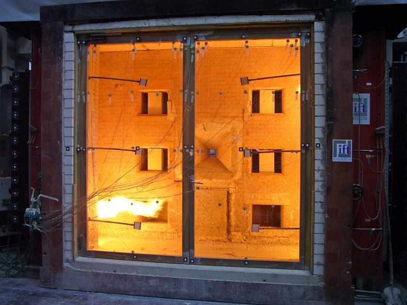Противопожарные алюминиевые окна. Противопожарное окно ei60. Огнестойкие окна e30. Стеклопакет противопожарный ei60 формула. Противопожарное остекление.