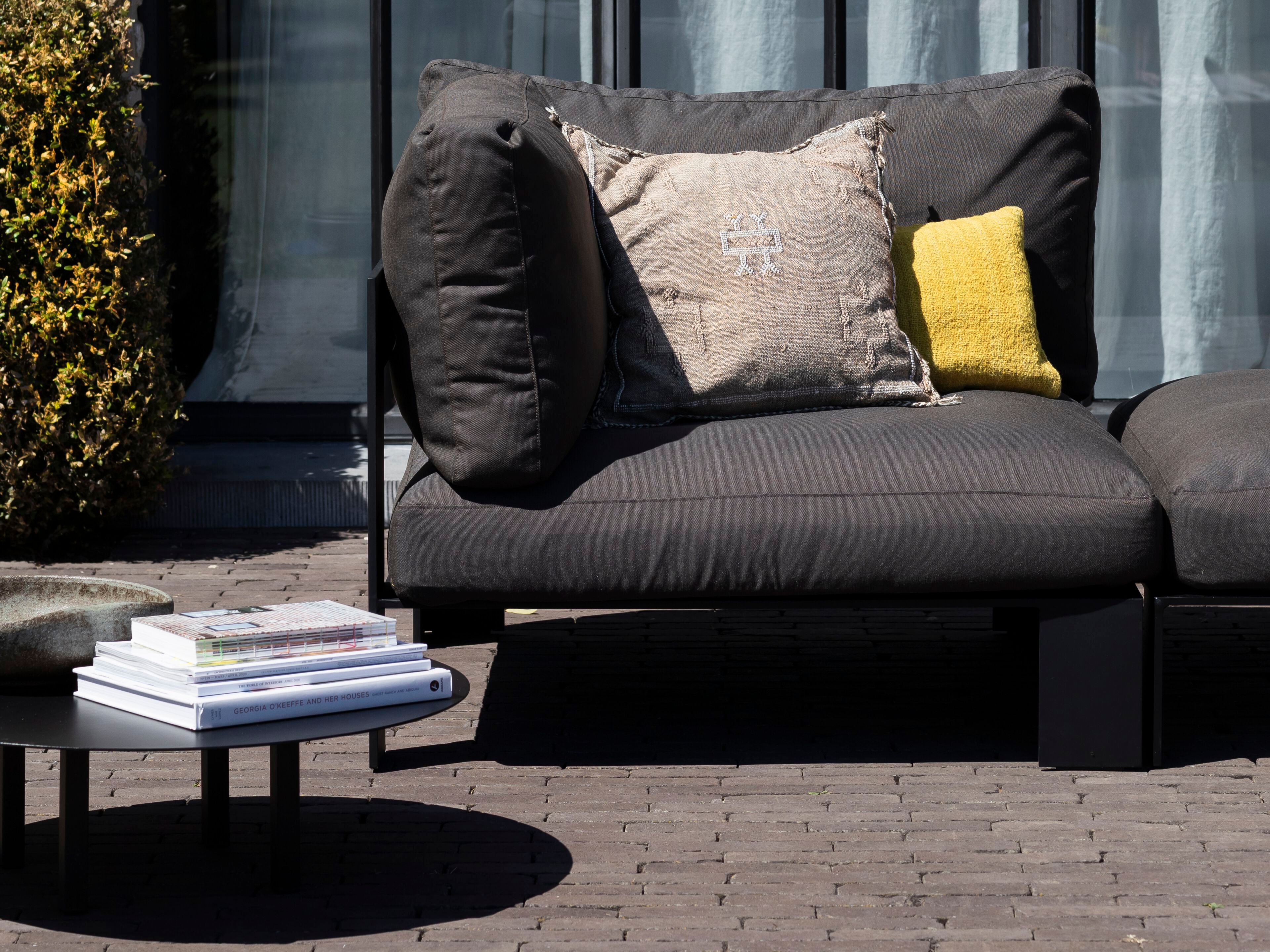 Стальной низкий круглый журнальный столик Serax Bea Mombaers Furniture ARCH-00118090 - Вид №5