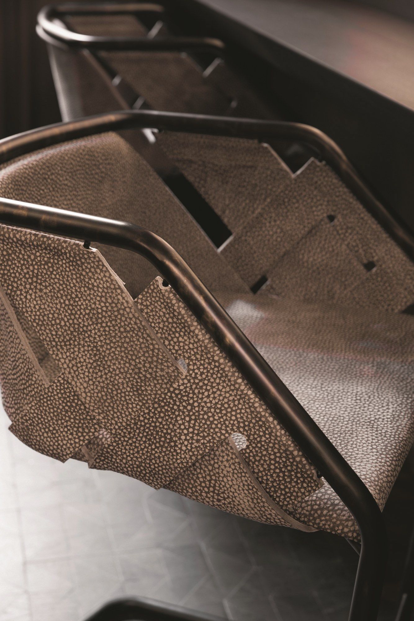 Табурет с металлическим каркасом и кожаной обивкой Henge Strip ARCH-00008477 - Вид №1